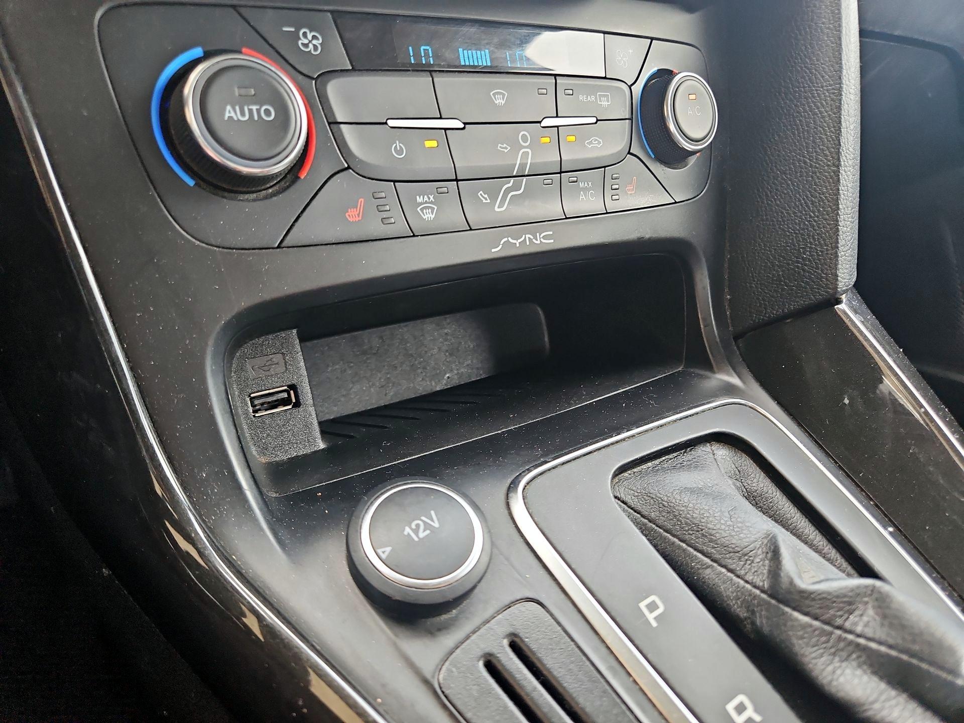 Thumbnail: 2015 Ford Focus - 18
