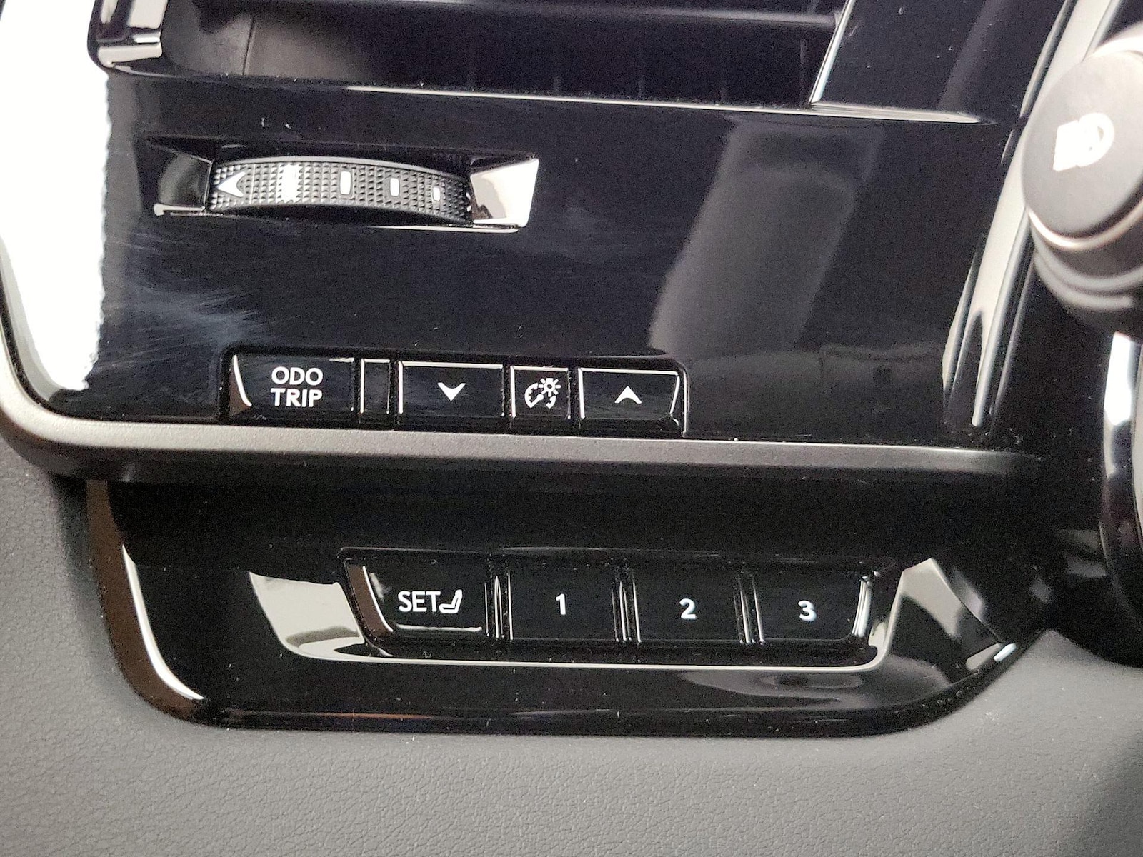 2026 Lexus RX Hybrid 350h - Photo 14