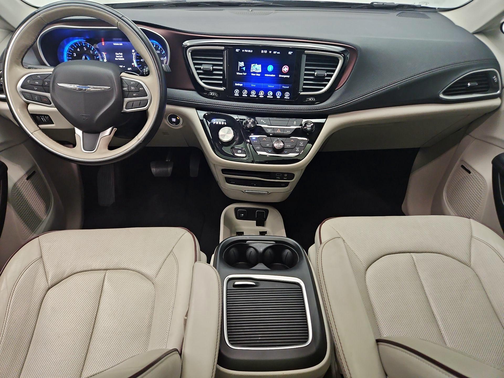 Thumbnail: 2017 Chrysler Pacifica - 9