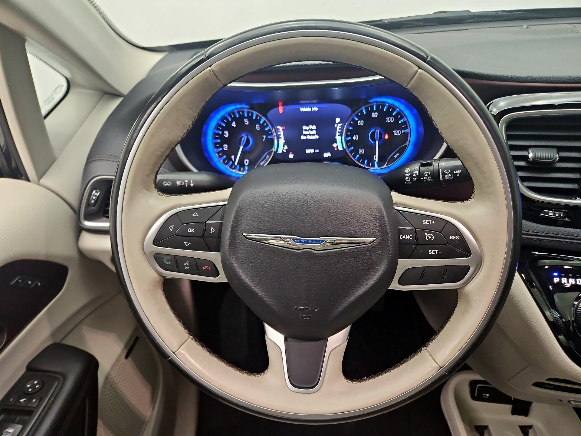 Thumbnail: 2017 Chrysler Pacifica - 10
