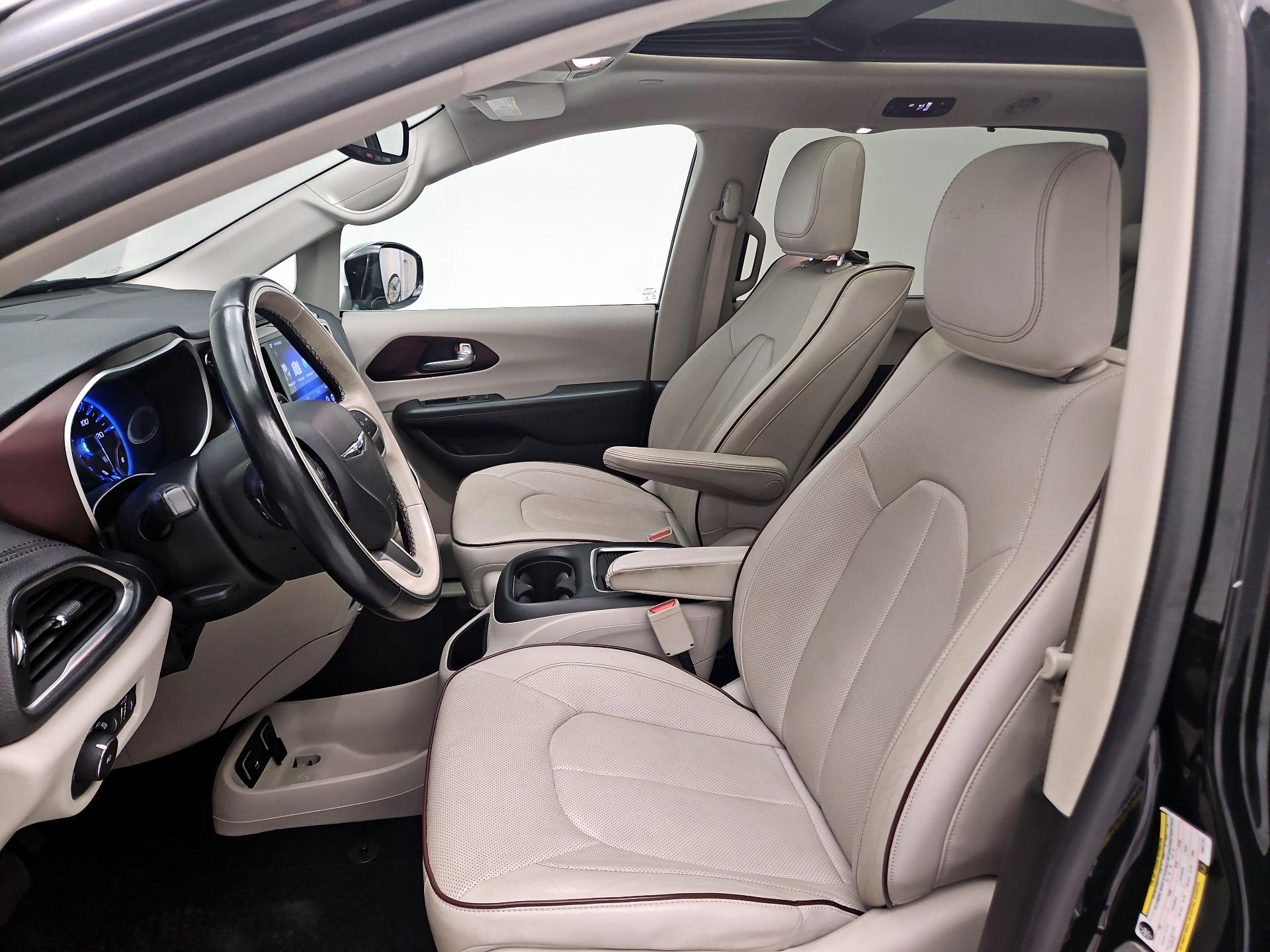 Thumbnail: 2017 Chrysler Pacifica - 11