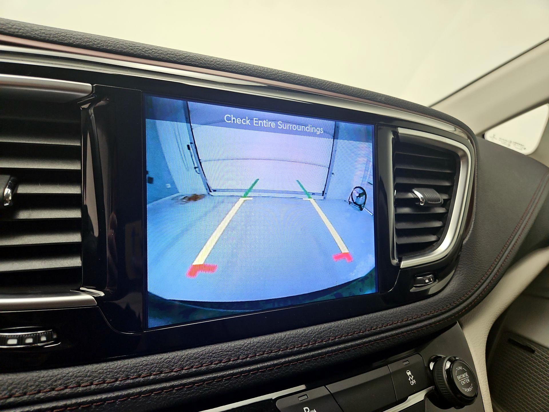 Thumbnail: 2017 Chrysler Pacifica - 15