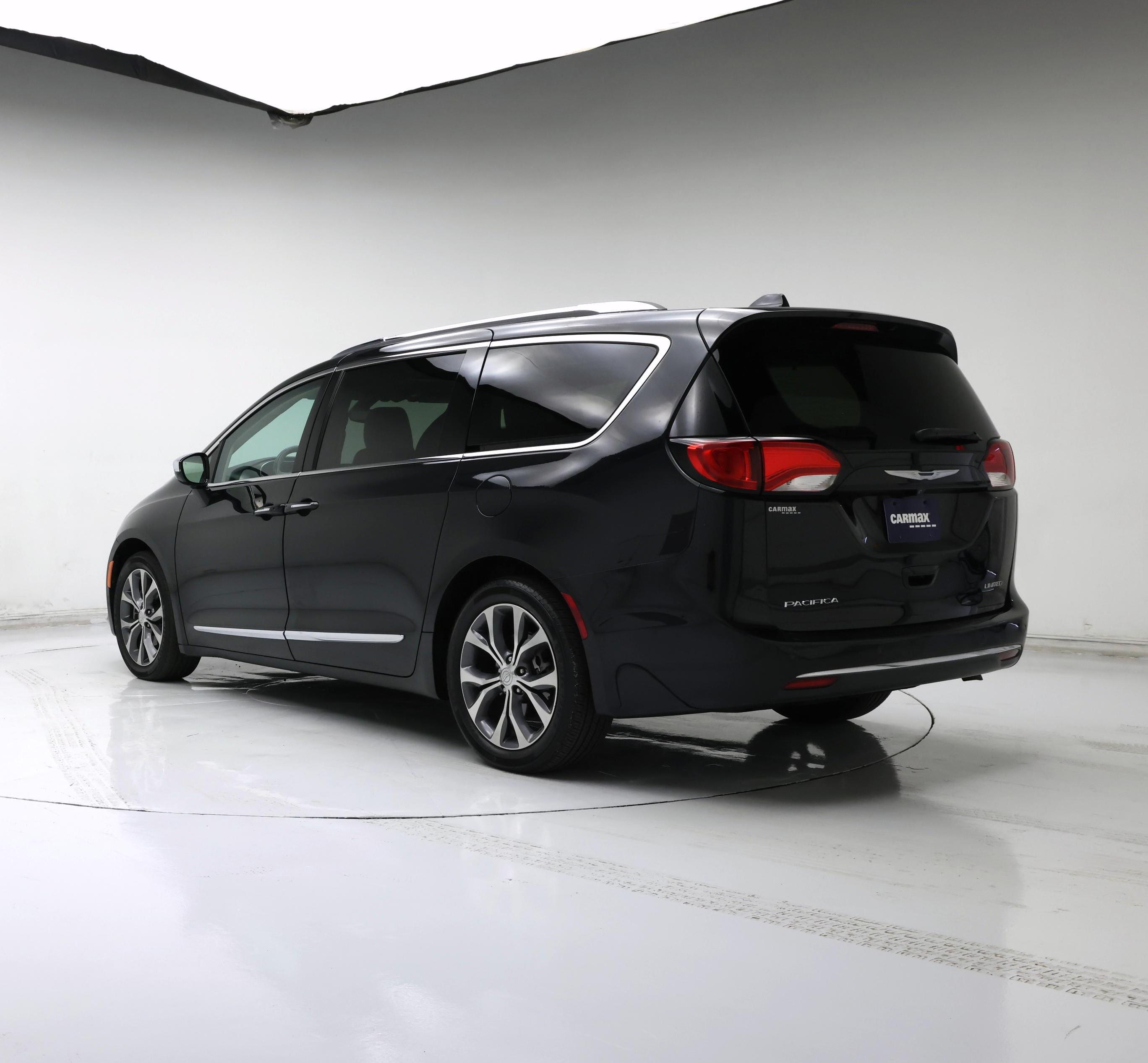 Thumbnail: 2017 Chrysler Pacifica - 2