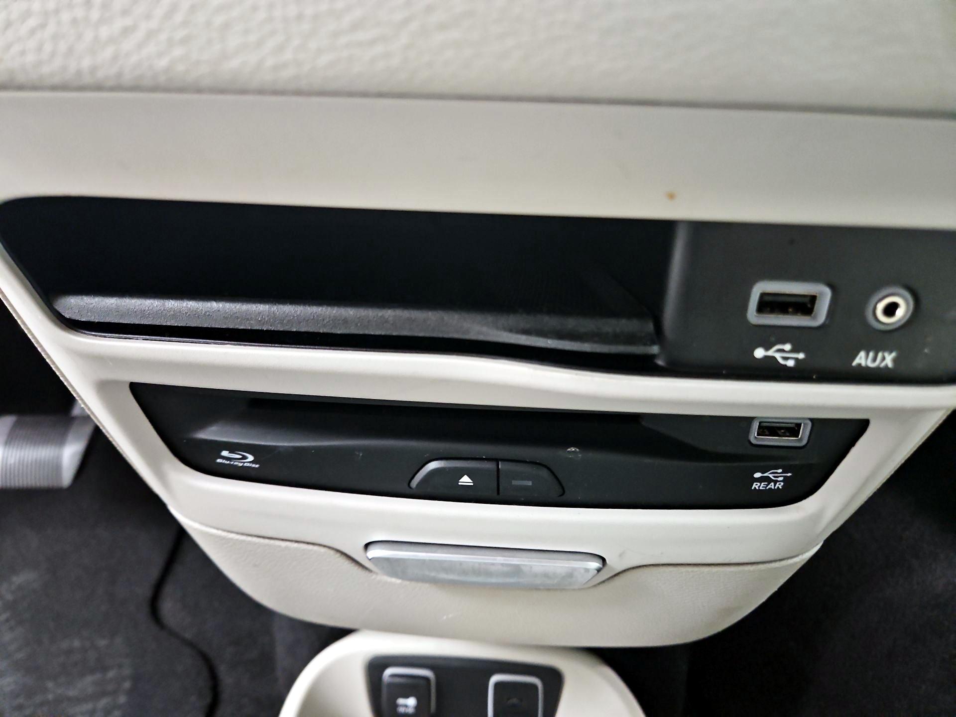 Thumbnail: 2017 Chrysler Pacifica - 19