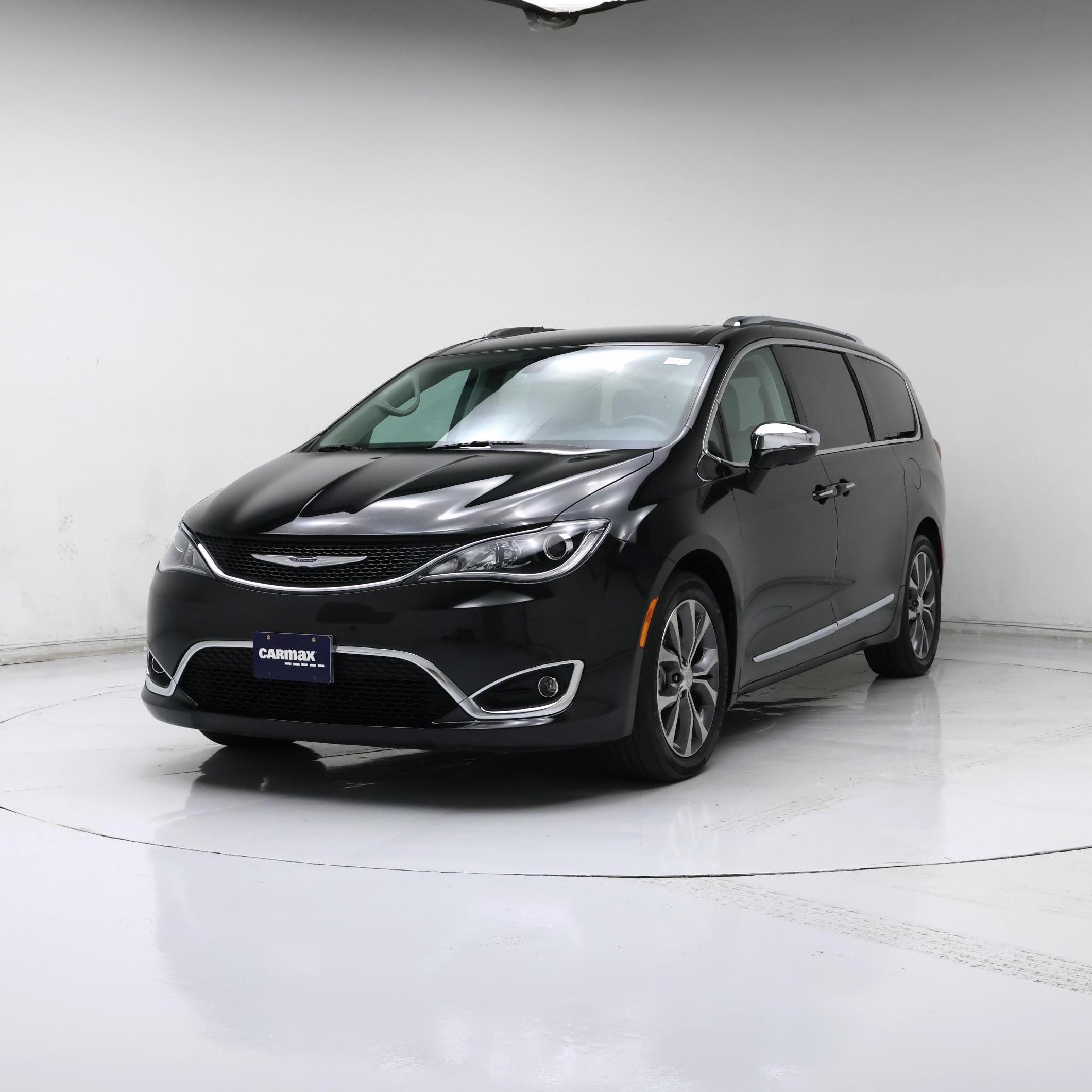 Thumbnail: 2017 Chrysler Pacifica - 4