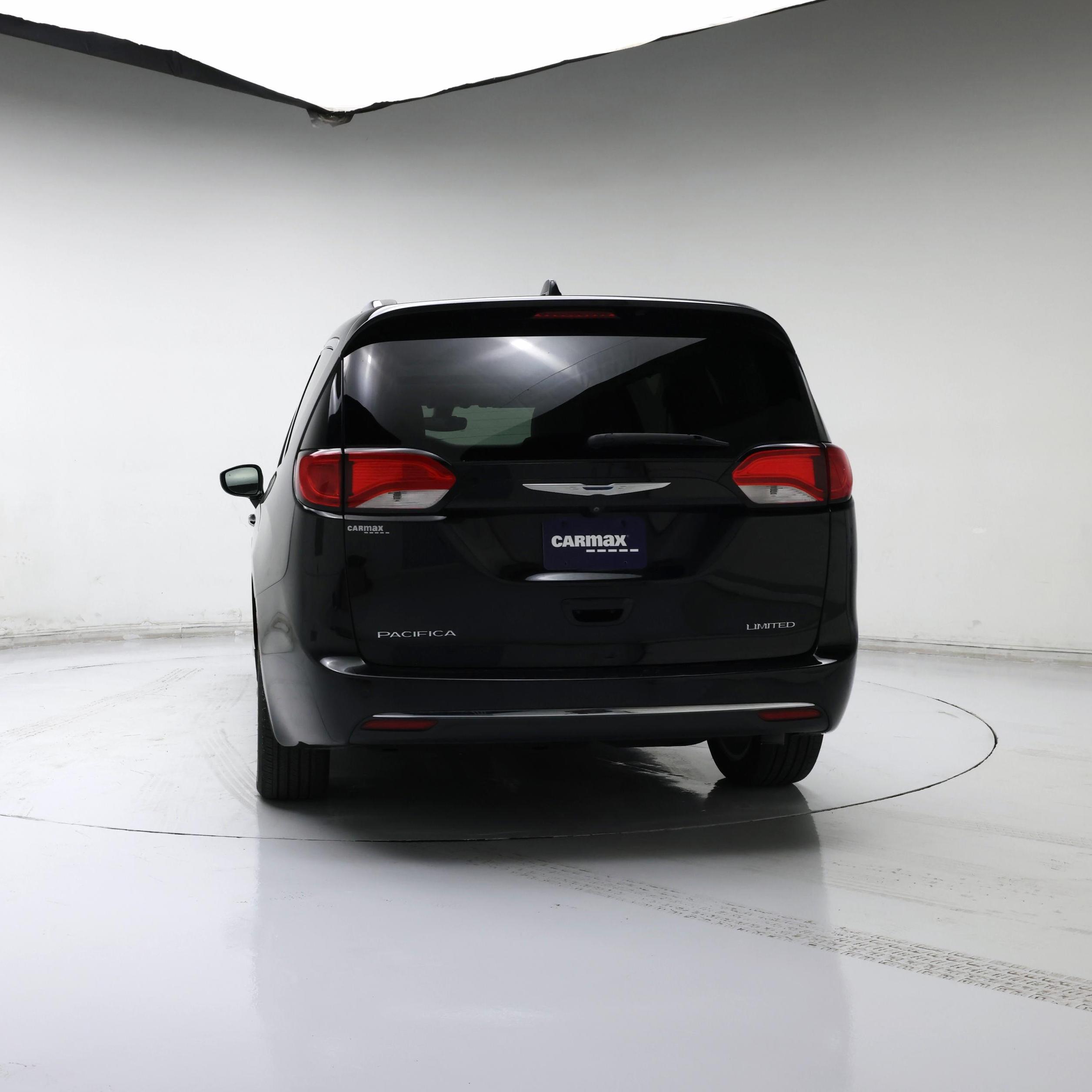 Thumbnail: 2017 Chrysler Pacifica - 6