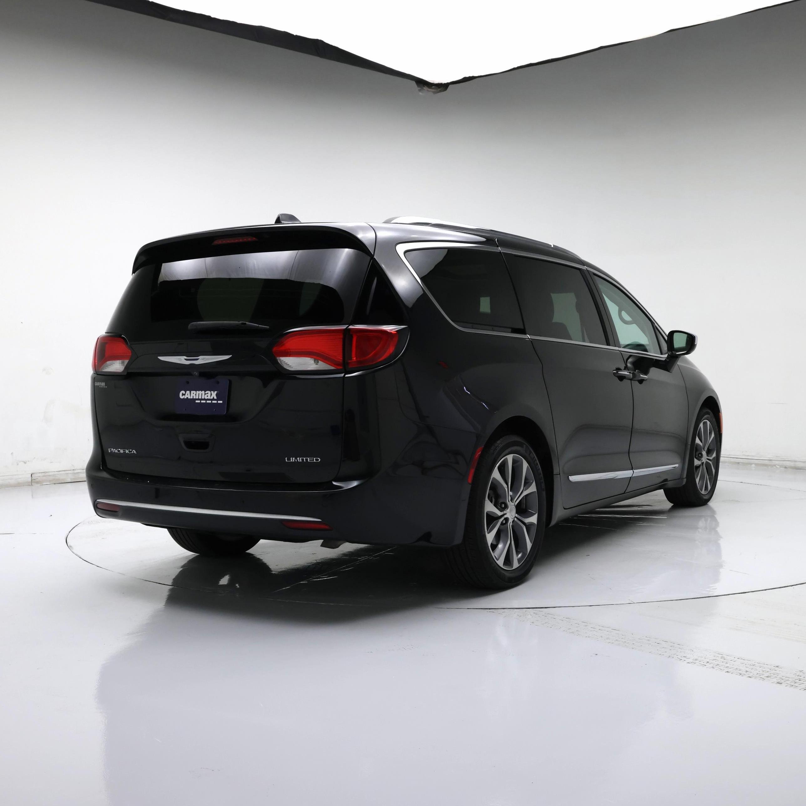 Thumbnail: 2017 Chrysler Pacifica - 8