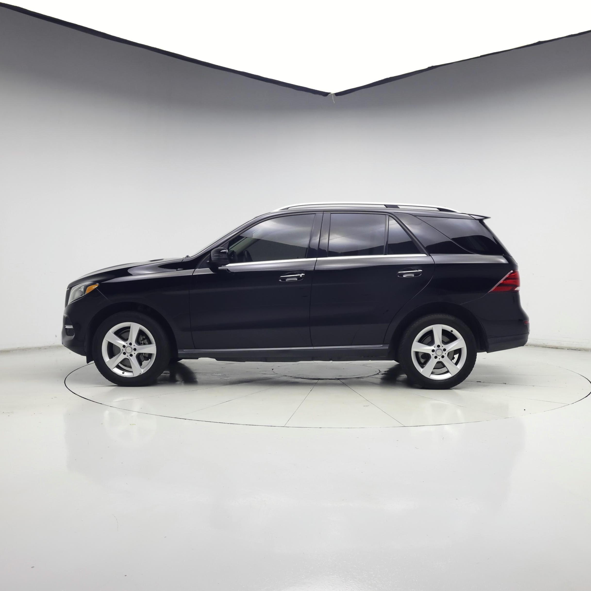 Thumbnail: 2017 Mercedes-Benz GLE - 3