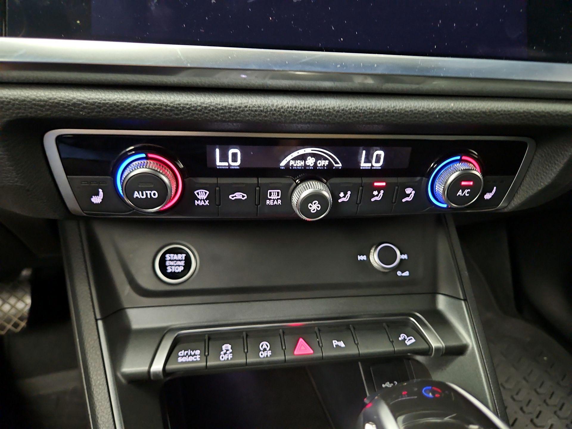 Thumbnail: 2021 Audi Q3 - 16