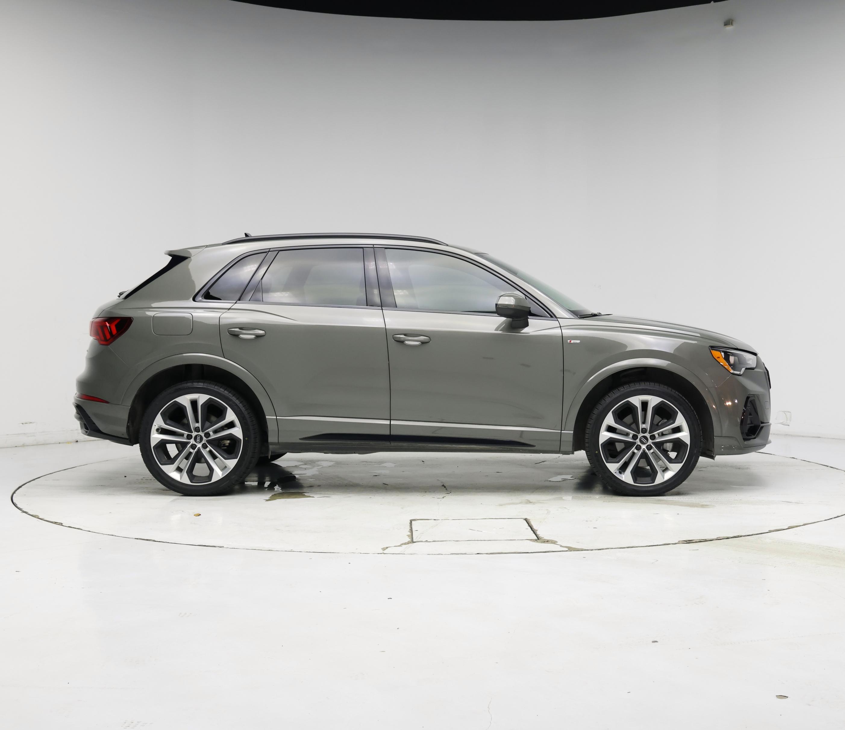 Thumbnail: 2021 Audi Q3 - 7