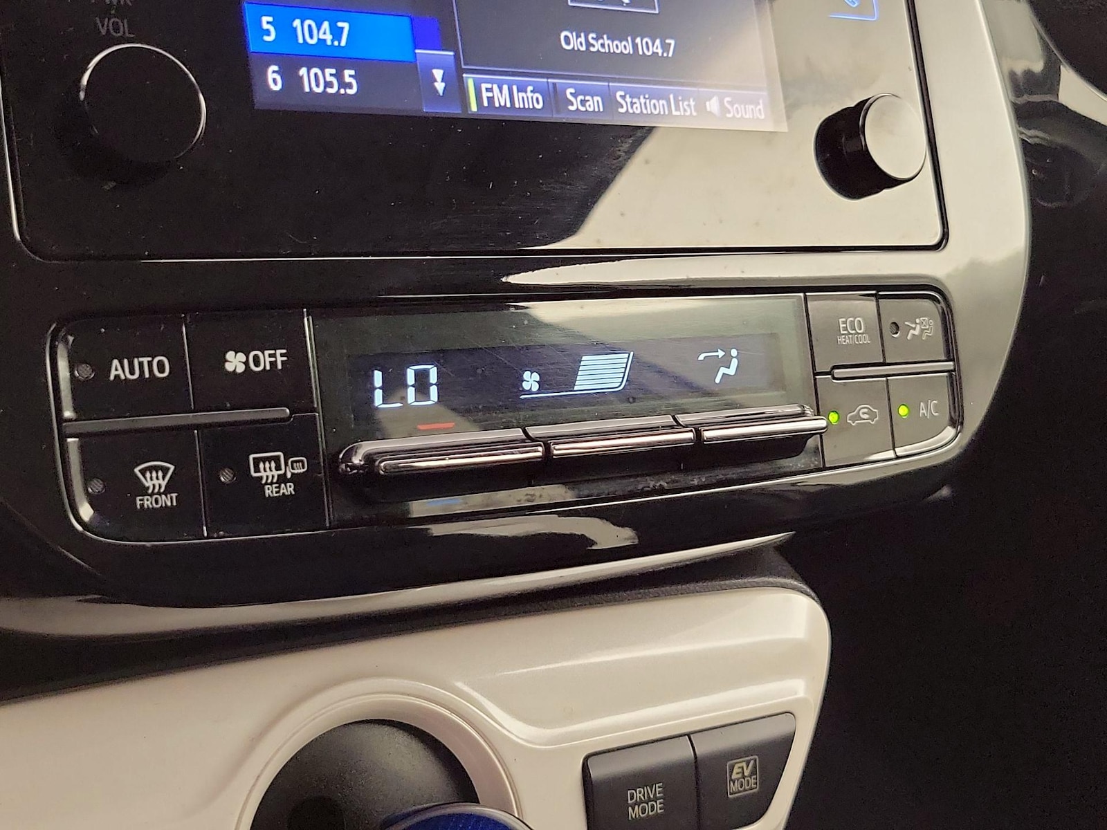 2016 Toyota Prius Two - Photo 17