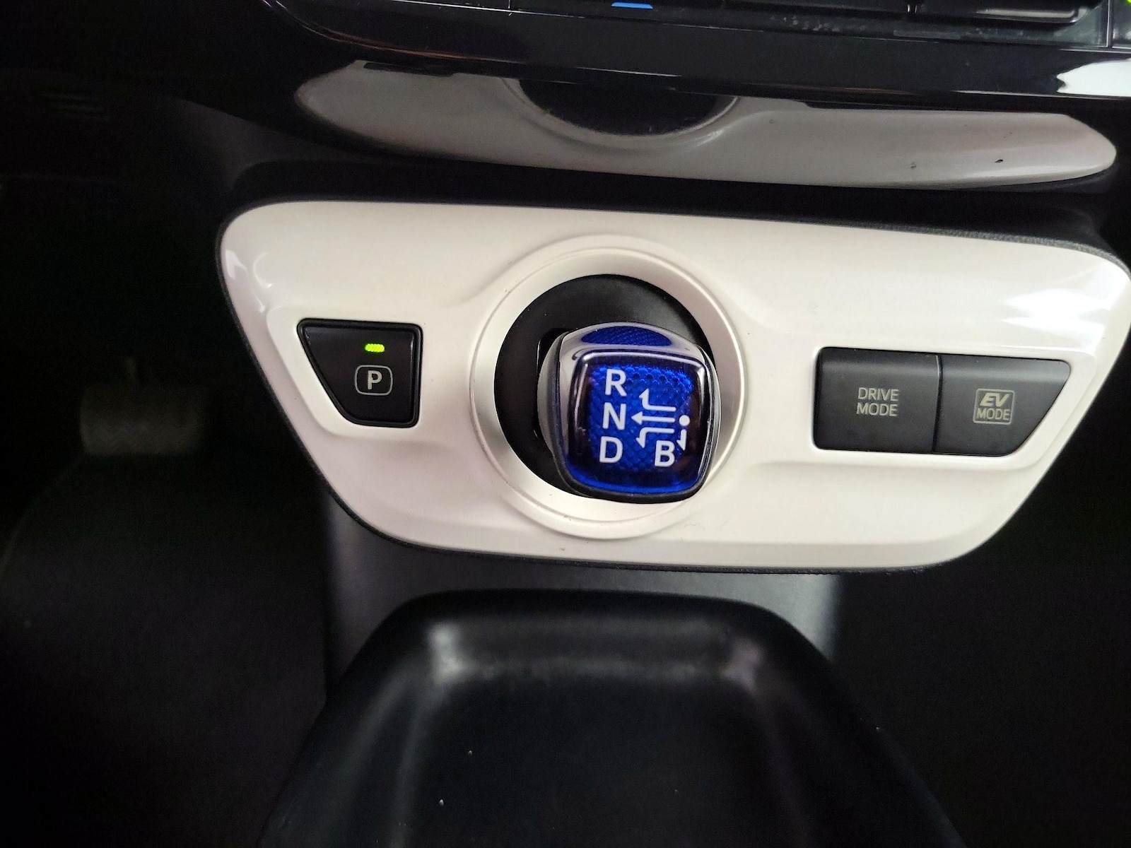 2016 Toyota Prius Two - Photo 18