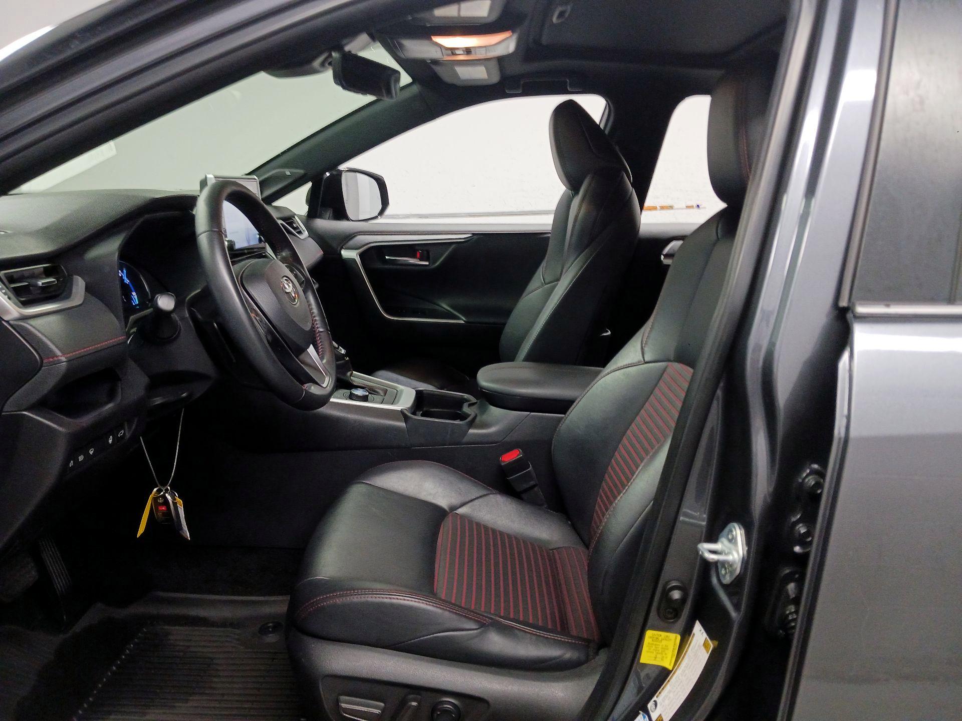 Thumbnail: 2021 Toyota RAV4 - 9