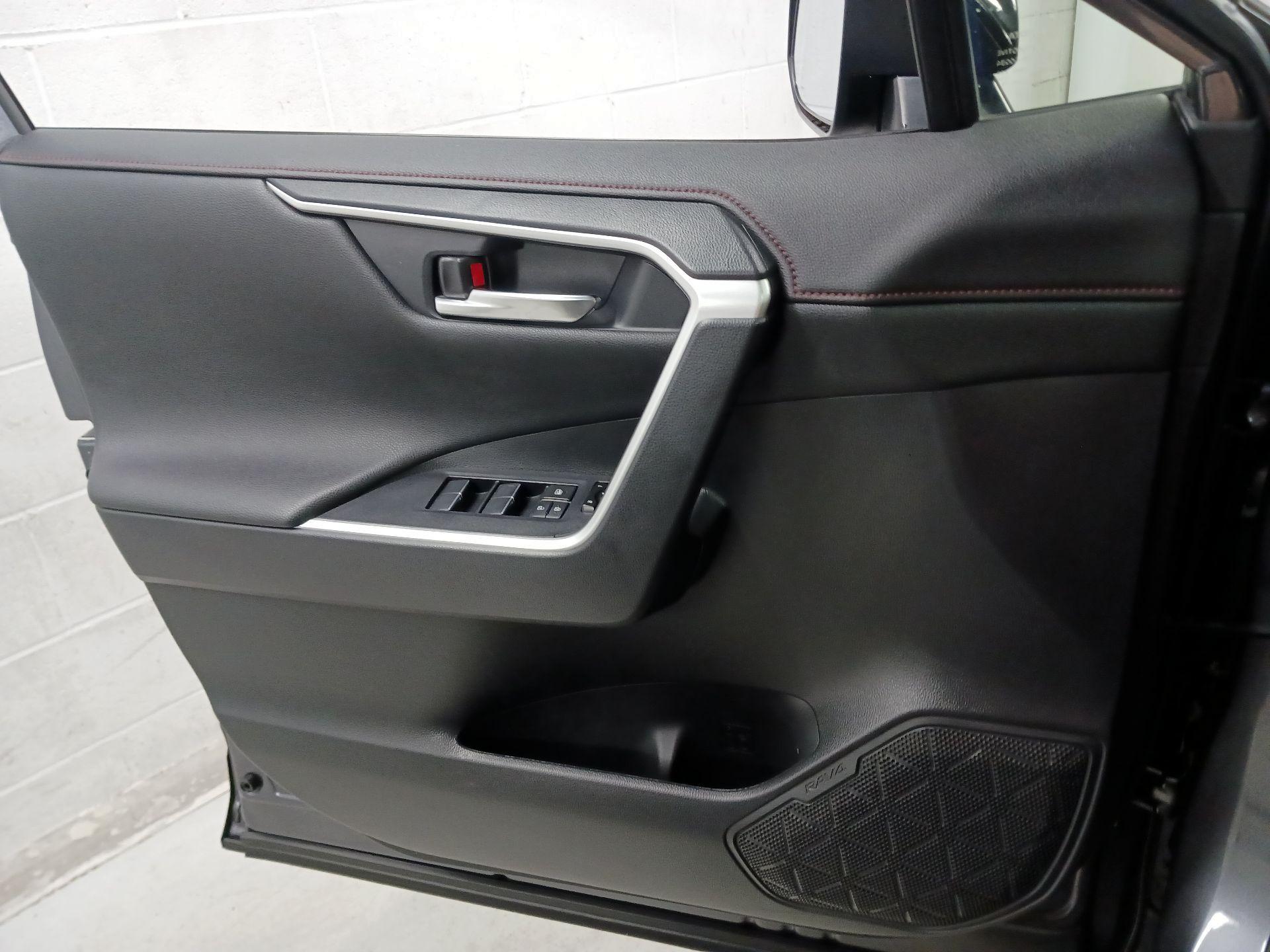Thumbnail: 2021 Toyota RAV4 - 10