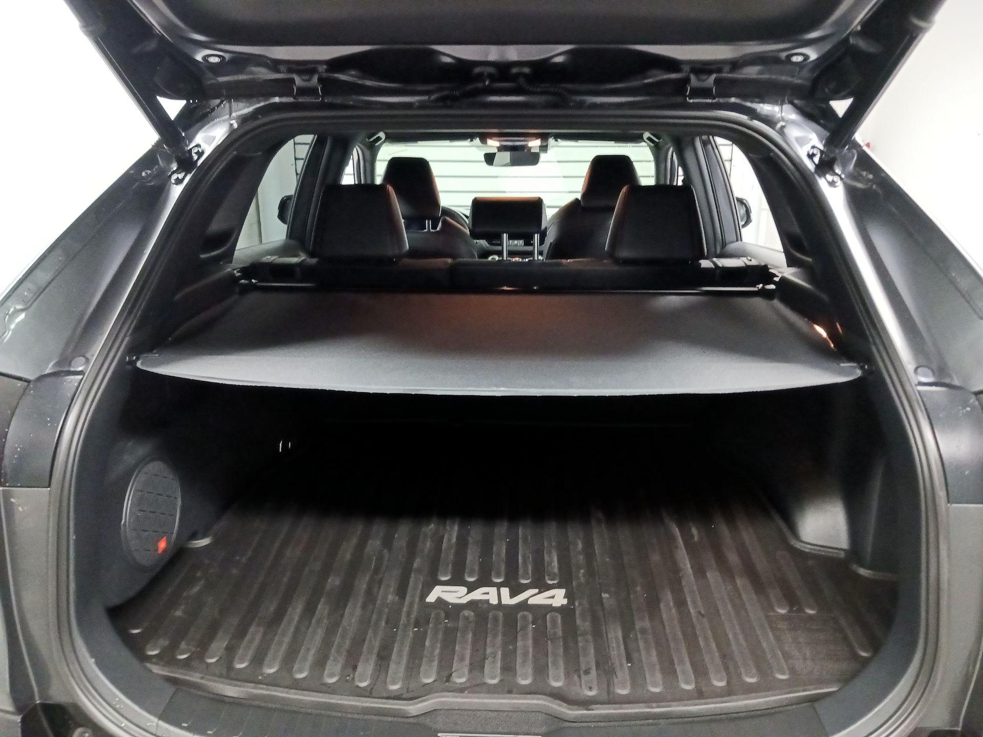 Thumbnail: 2021 Toyota RAV4 - 15