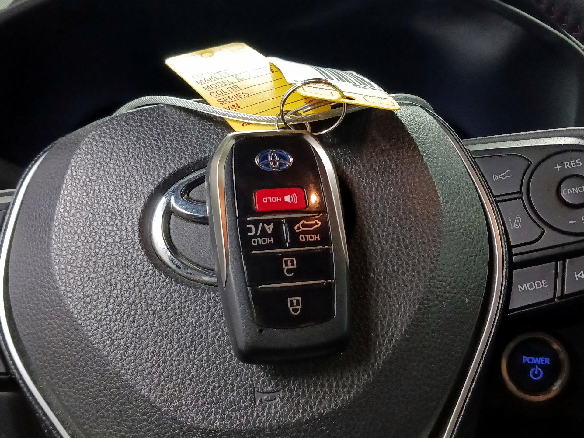 Thumbnail: 2021 Toyota RAV4 - 17