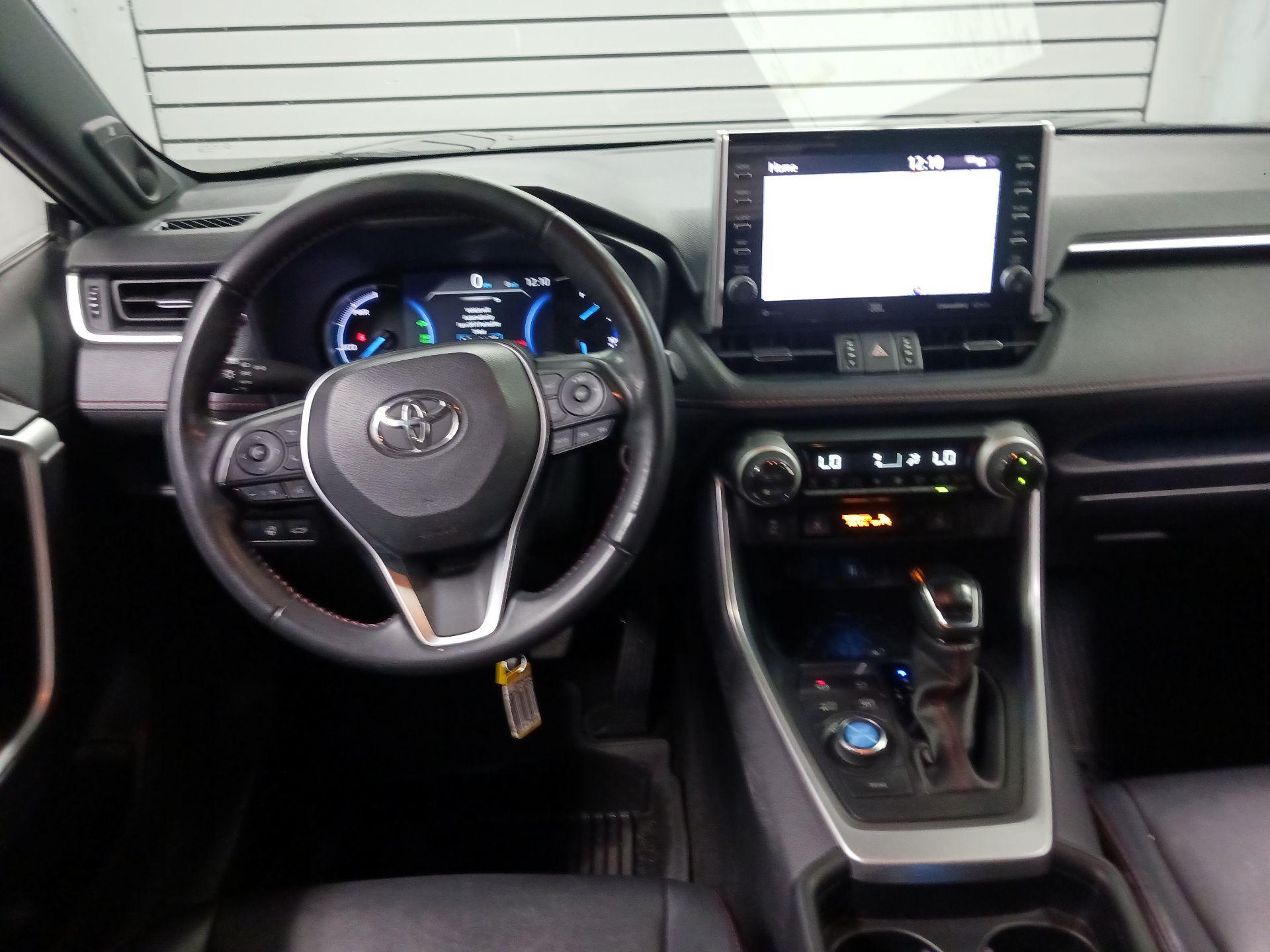 Thumbnail: 2021 Toyota RAV4 - 8