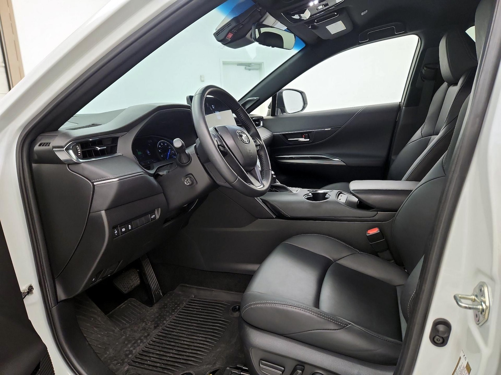 2023 Toyota Venza XLE - Photo 12