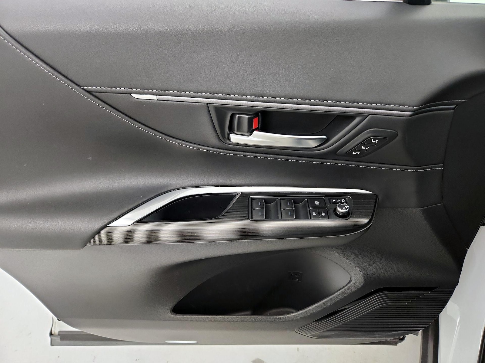 2023 Toyota Venza XLE - Photo 13