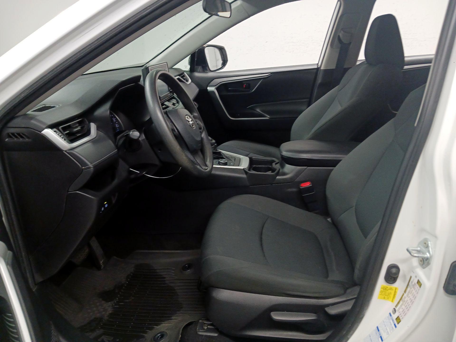 Thumbnail: 2021 Toyota RAV4 - 9