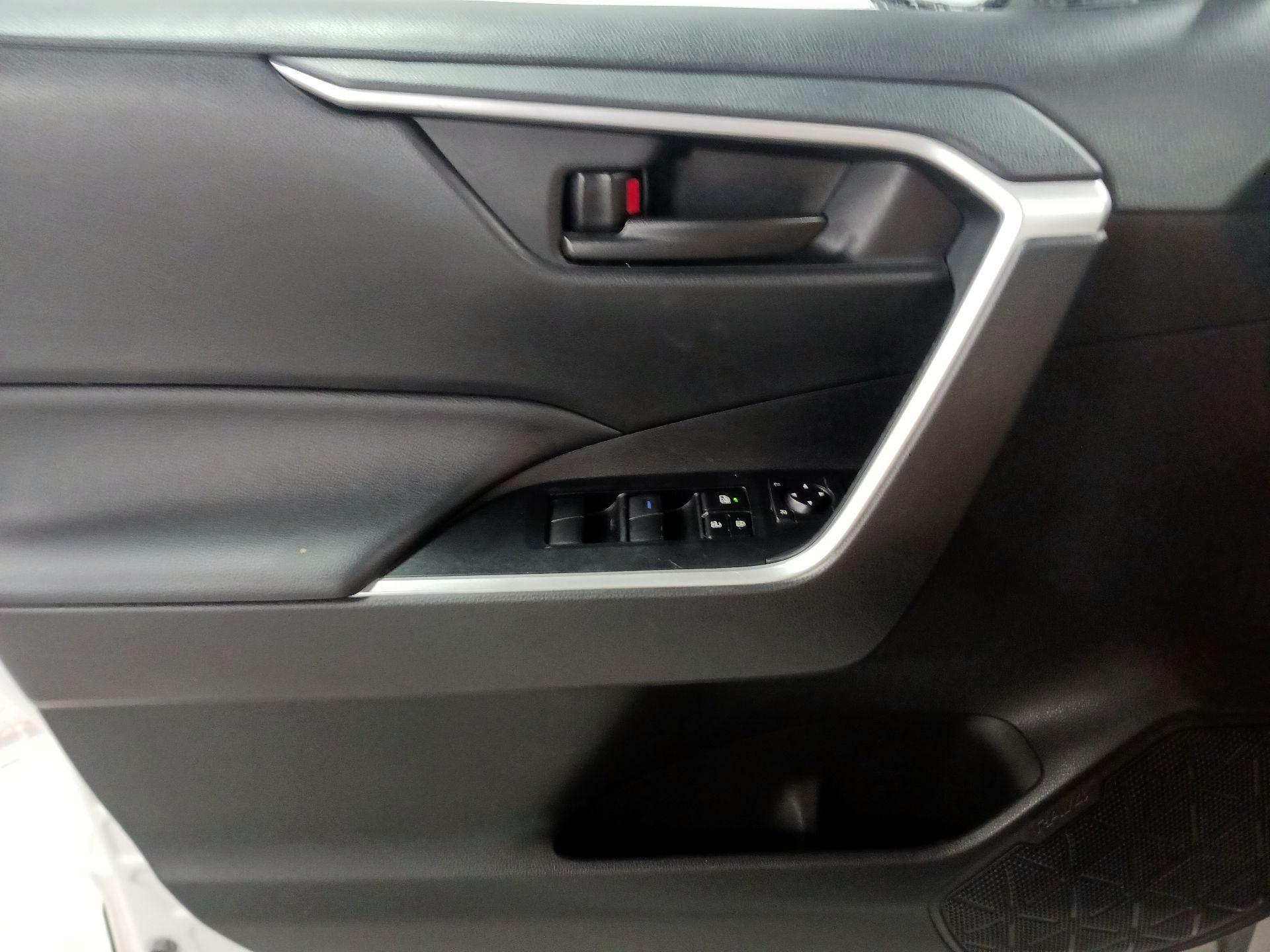 Thumbnail: 2021 Toyota RAV4 - 10