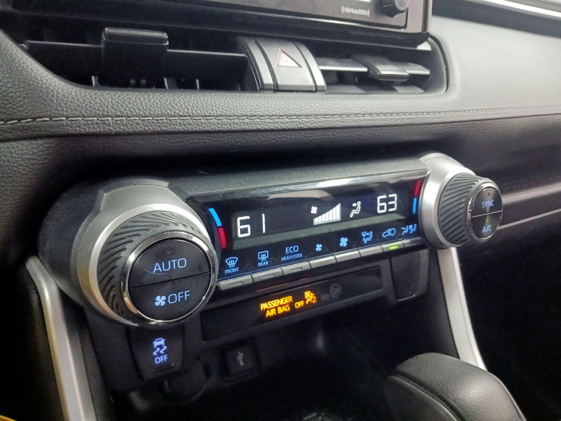 Thumbnail: 2021 Toyota RAV4 - 12