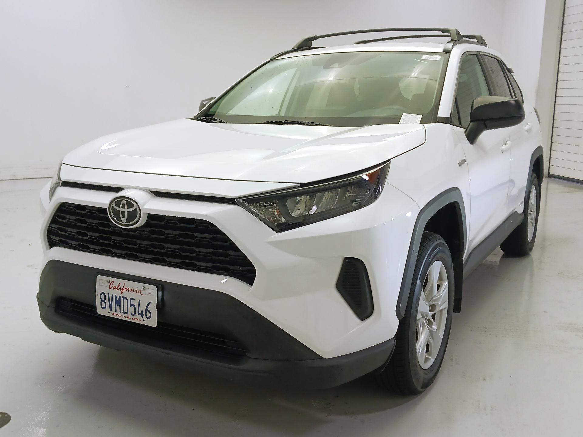 Thumbnail: 2021 Toyota RAV4 - 3