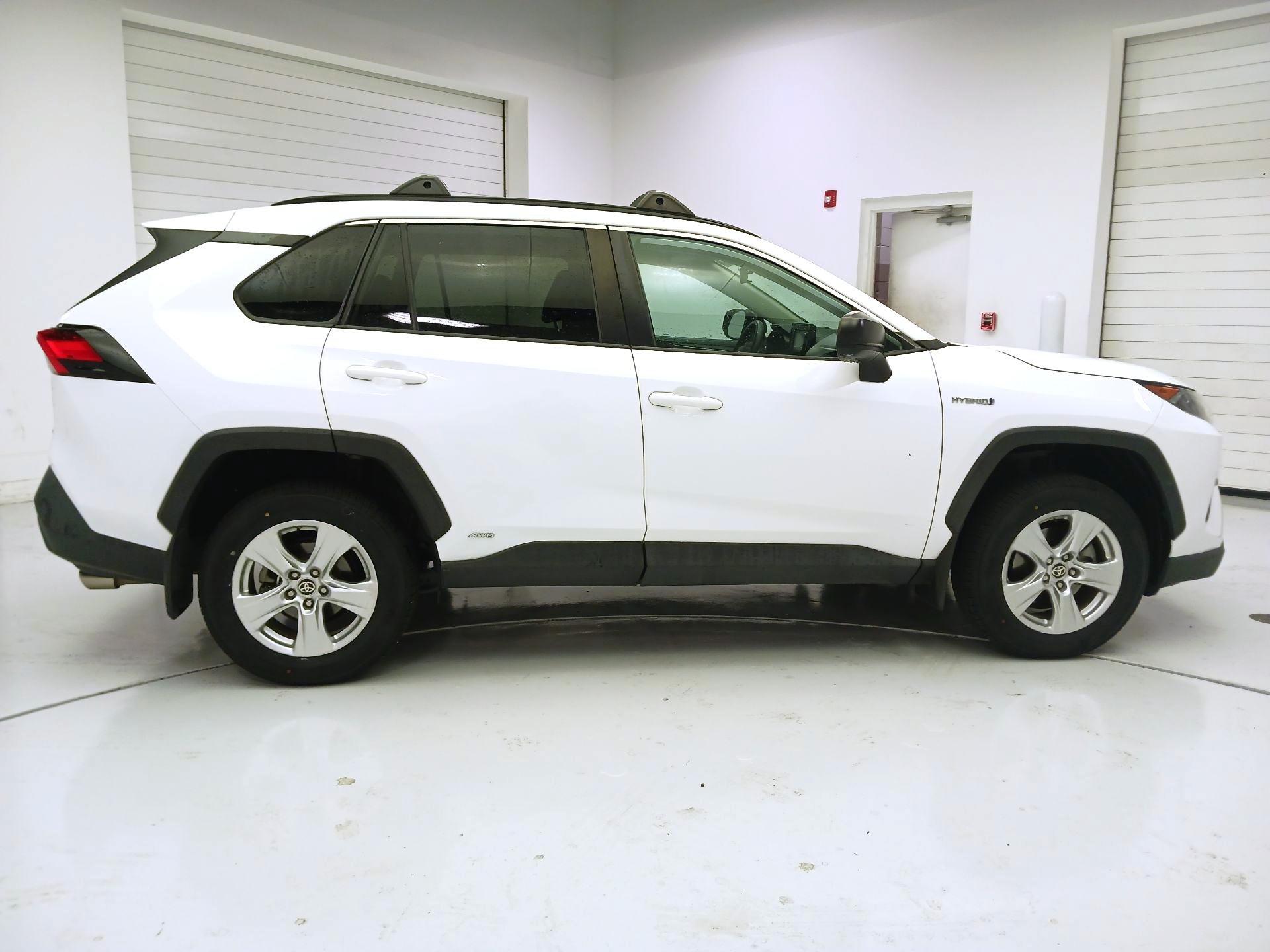 Thumbnail: 2021 Toyota RAV4 - 4