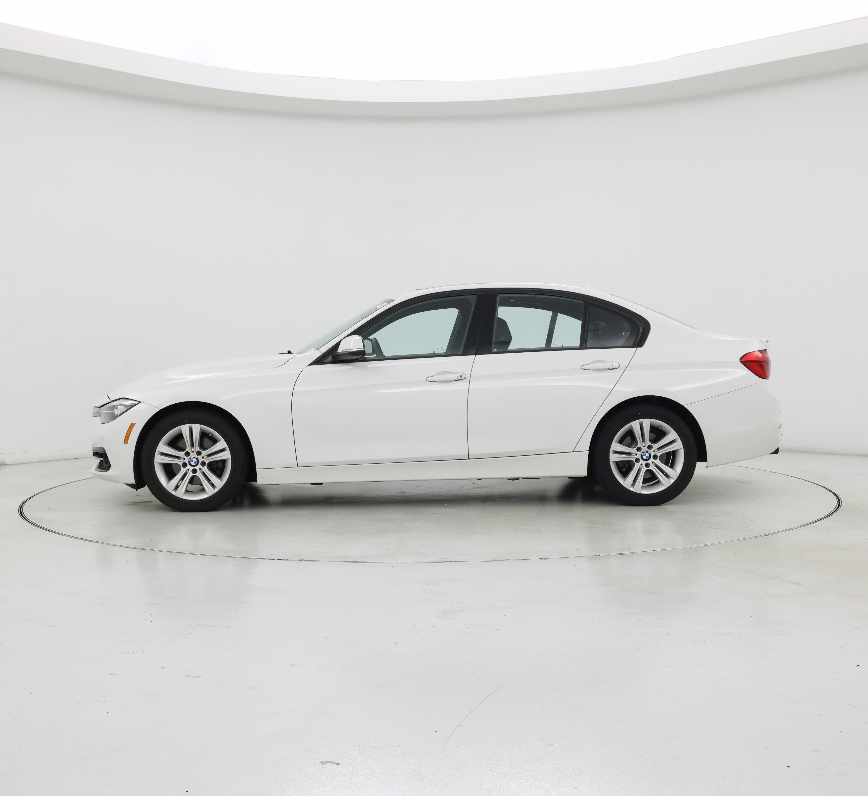 Thumbnail: 2016 BMW 3 Series - 3