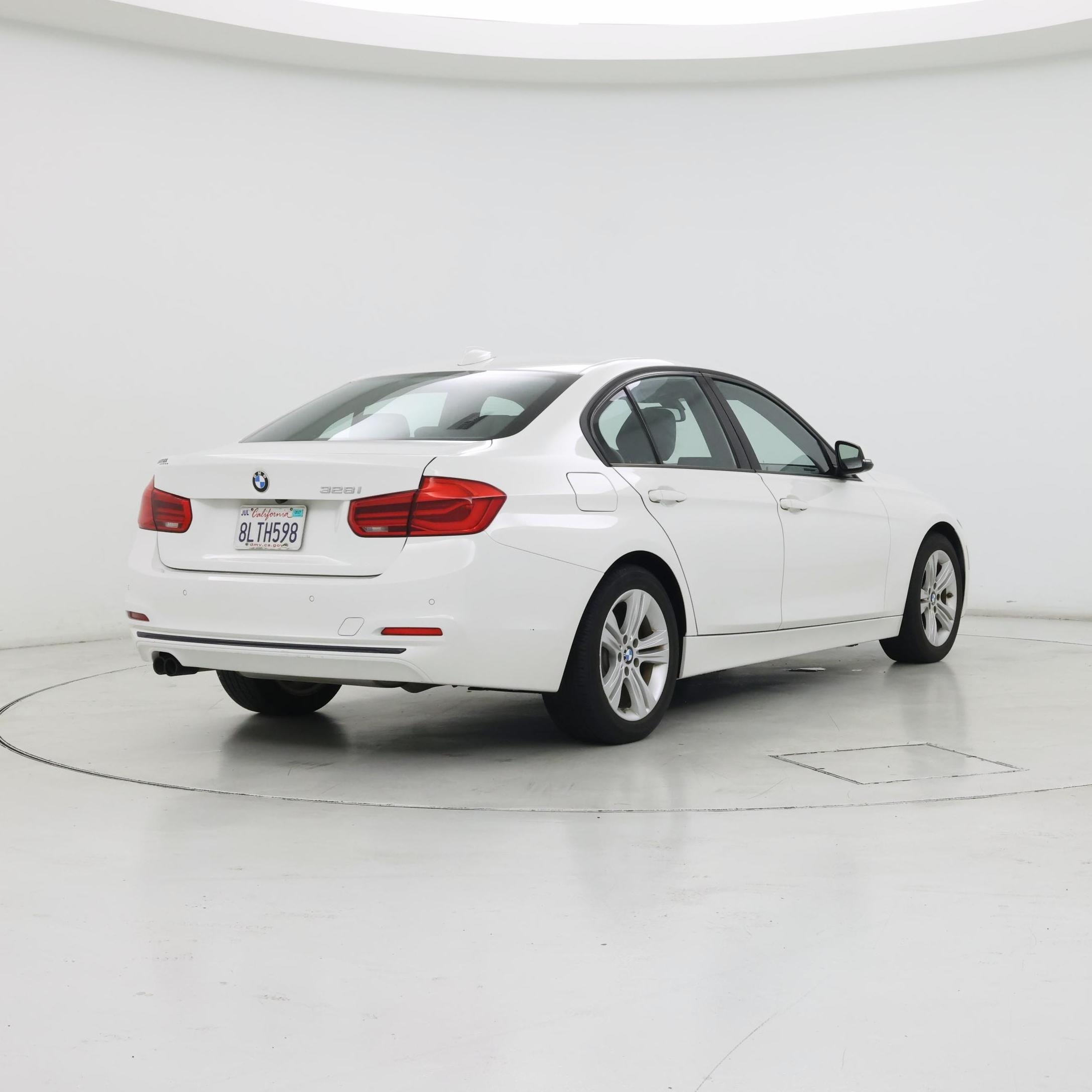 Thumbnail: 2016 BMW 3 Series - 8
