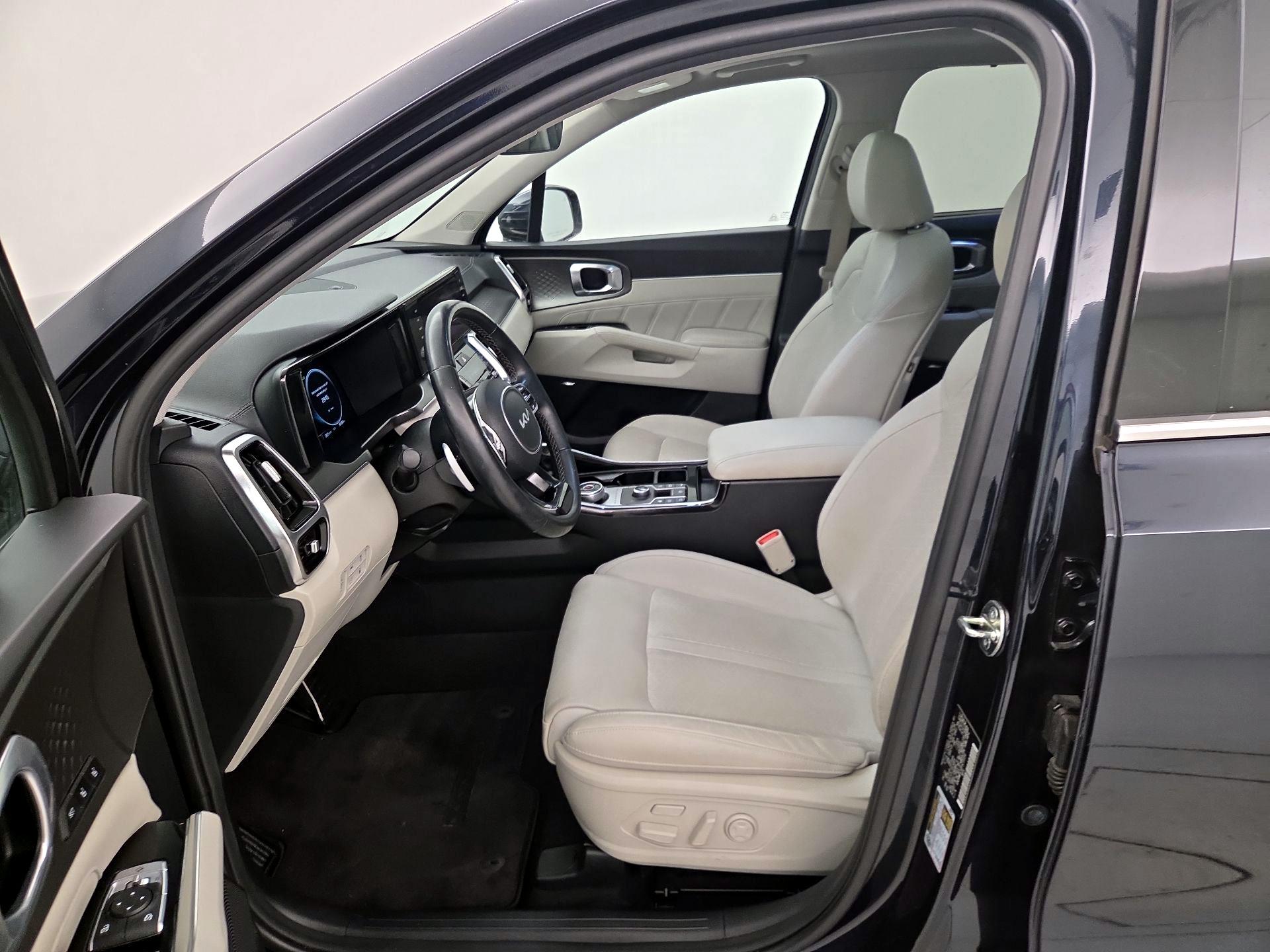 Thumbnail: 2023 Kia Sorento - 11