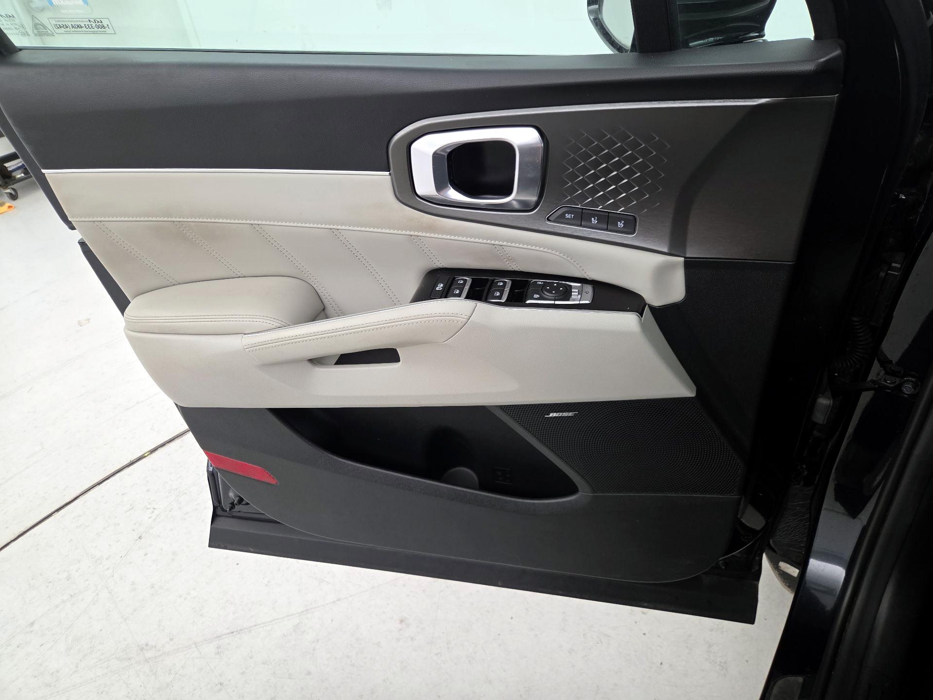 Thumbnail: 2023 Kia Sorento - 12