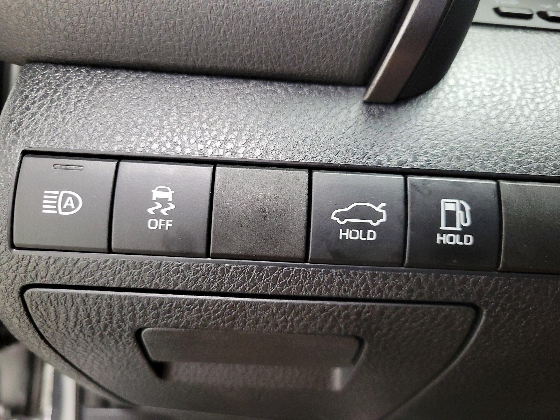 Thumbnail: 2019 Toyota Camry - 13