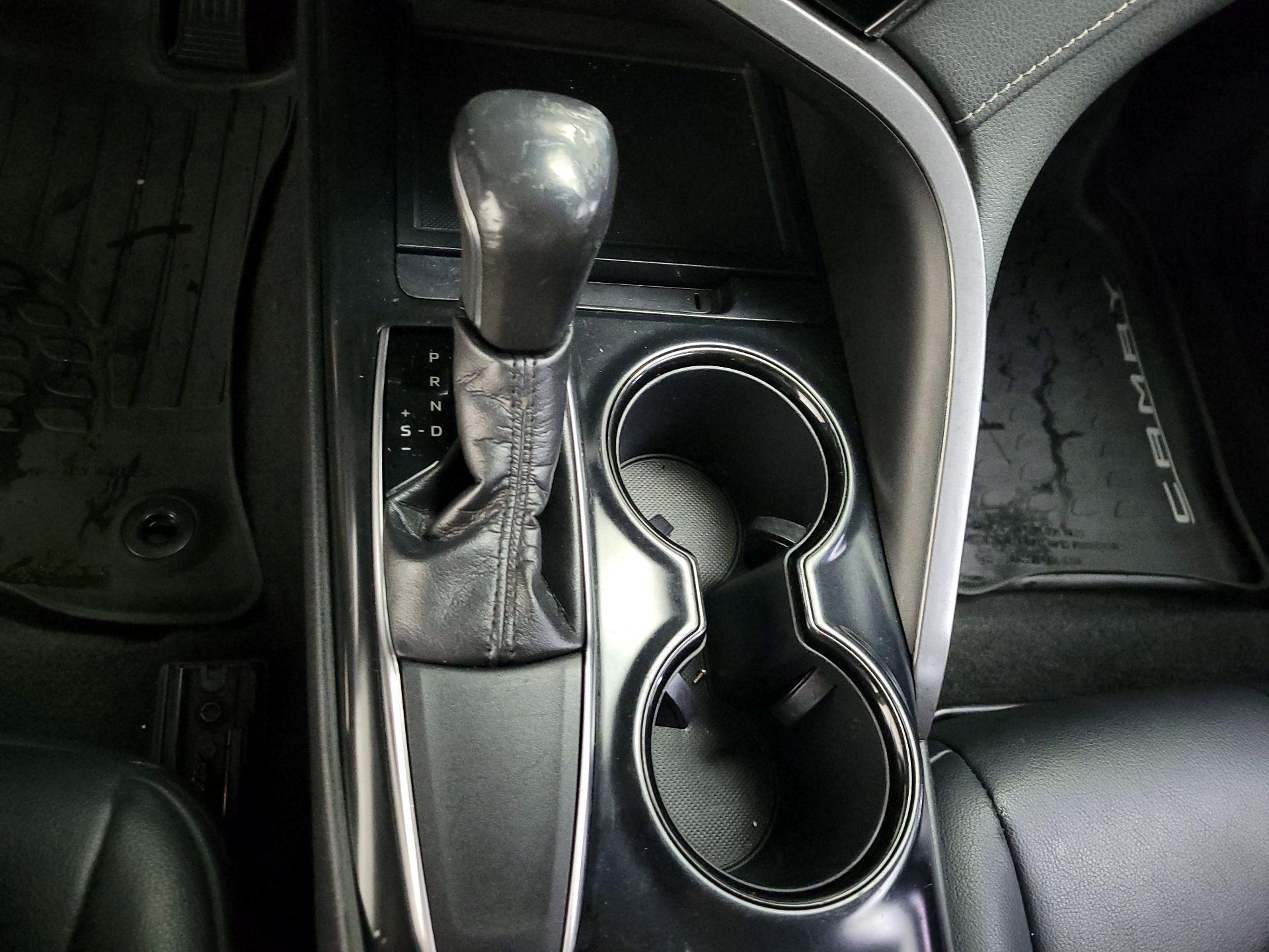 Thumbnail: 2019 Toyota Camry - 18