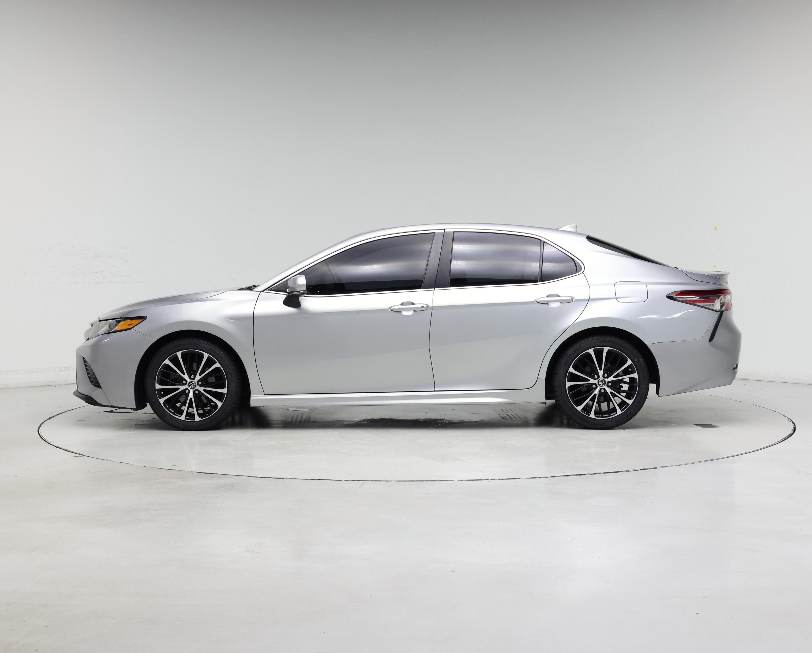 Thumbnail: 2019 Toyota Camry - 3