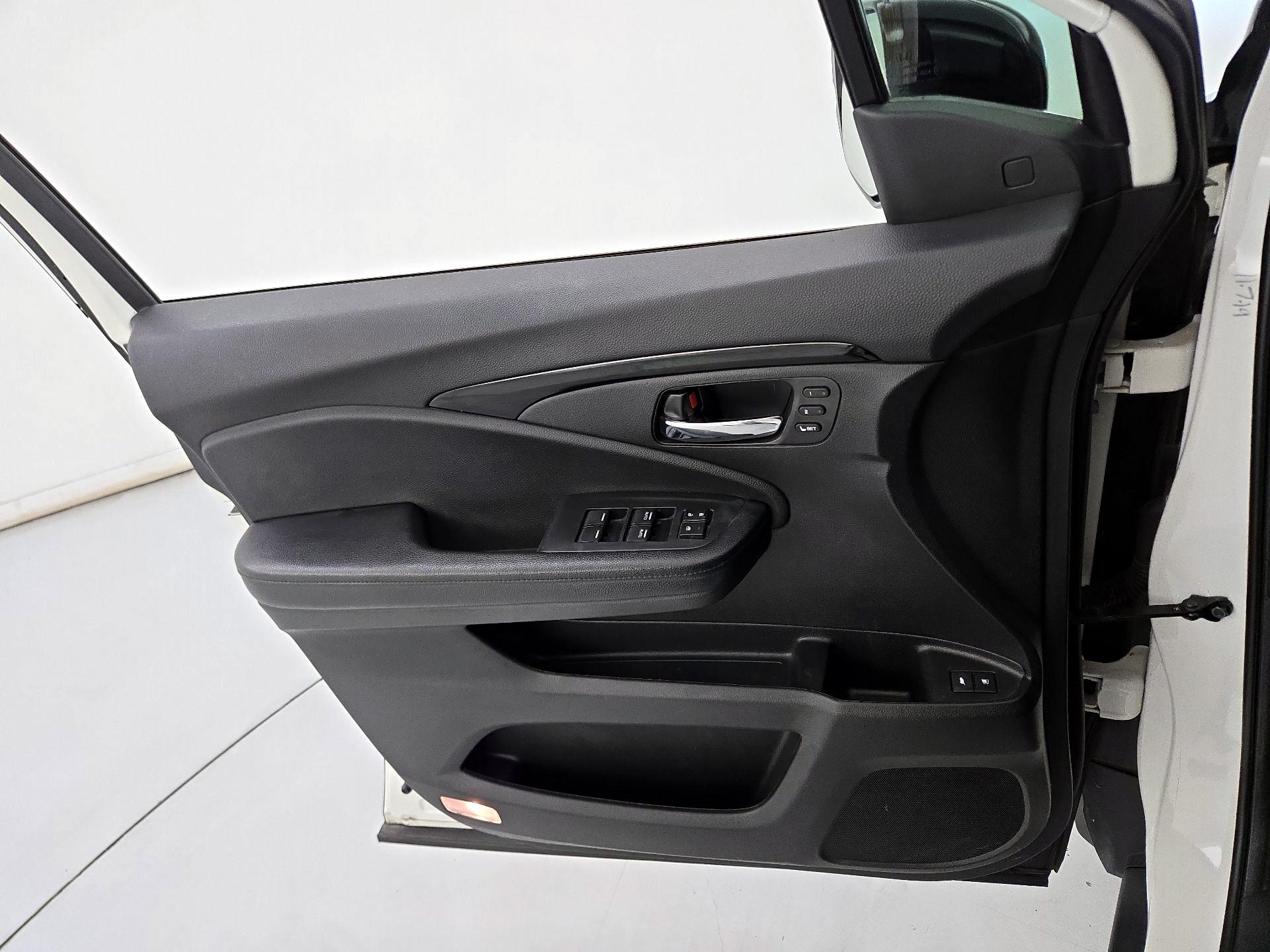 Thumbnail: 2019 Honda Passport - 12