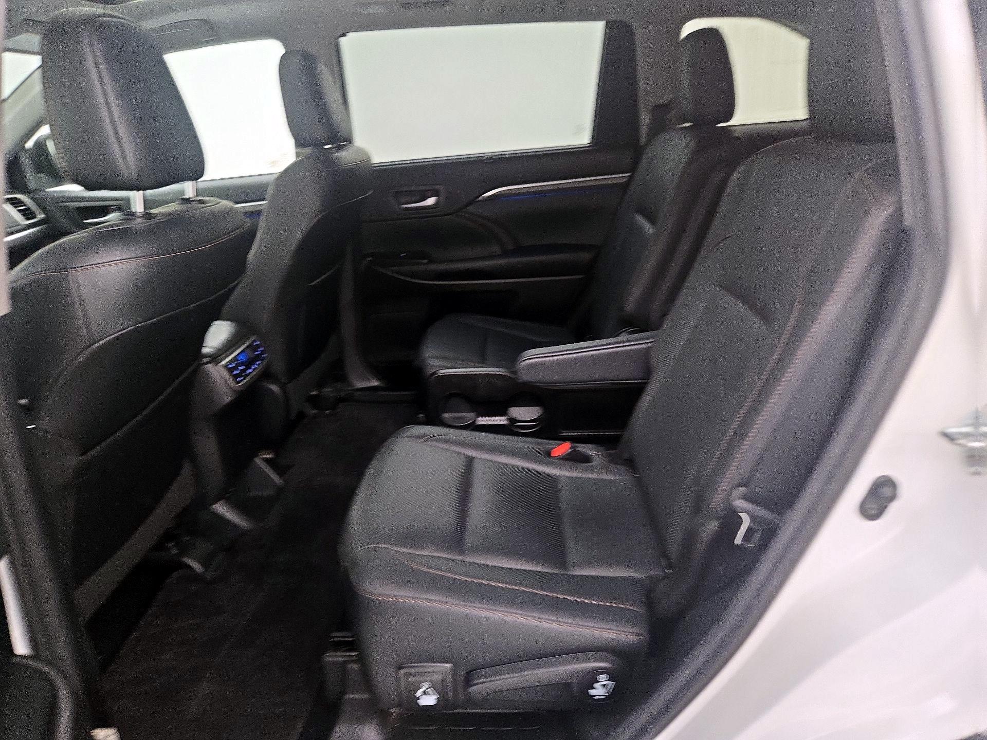 Thumbnail: 2018 Toyota Highlander - 20