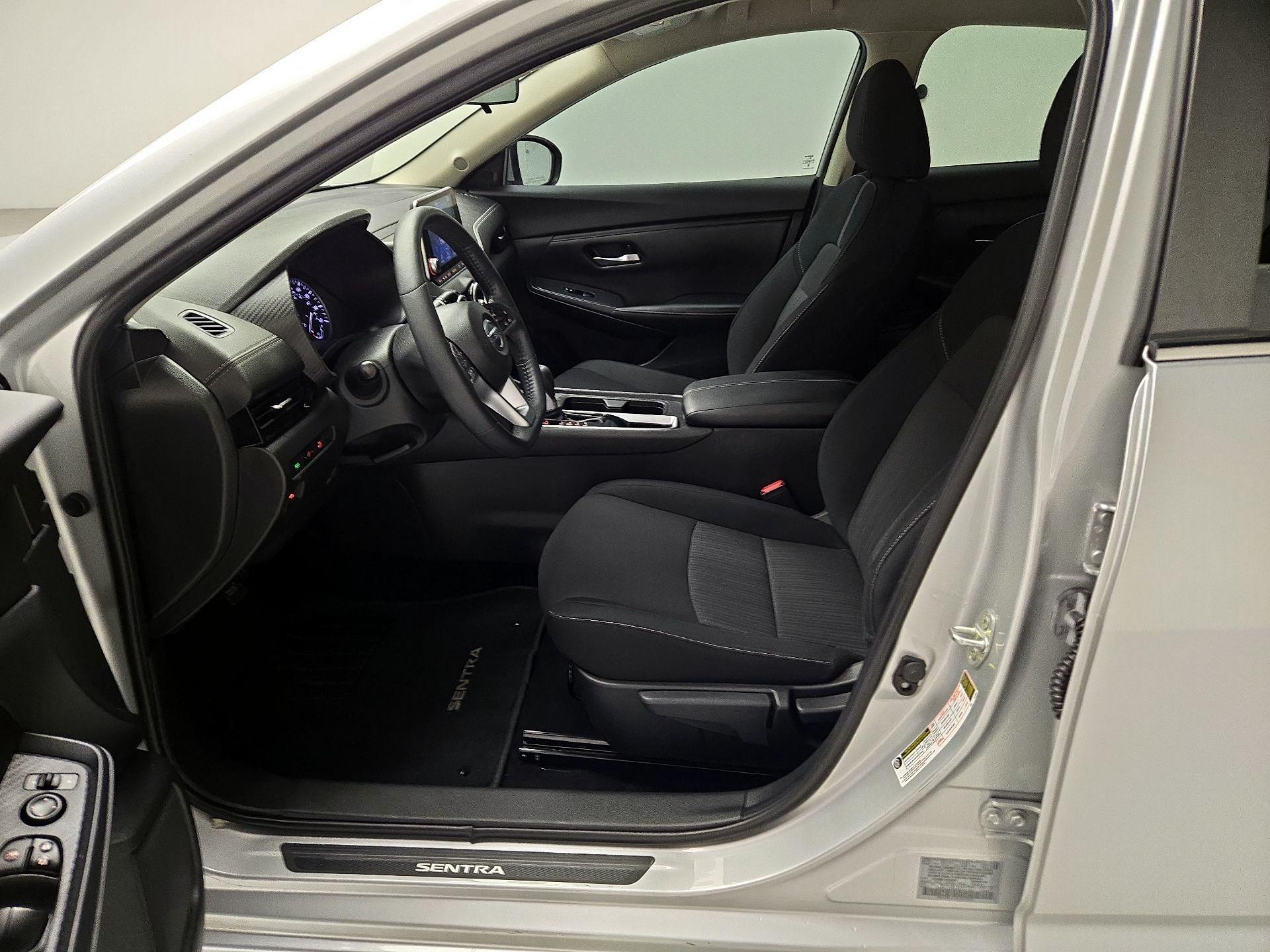 Thumbnail: 2022 Nissan Sentra - 9