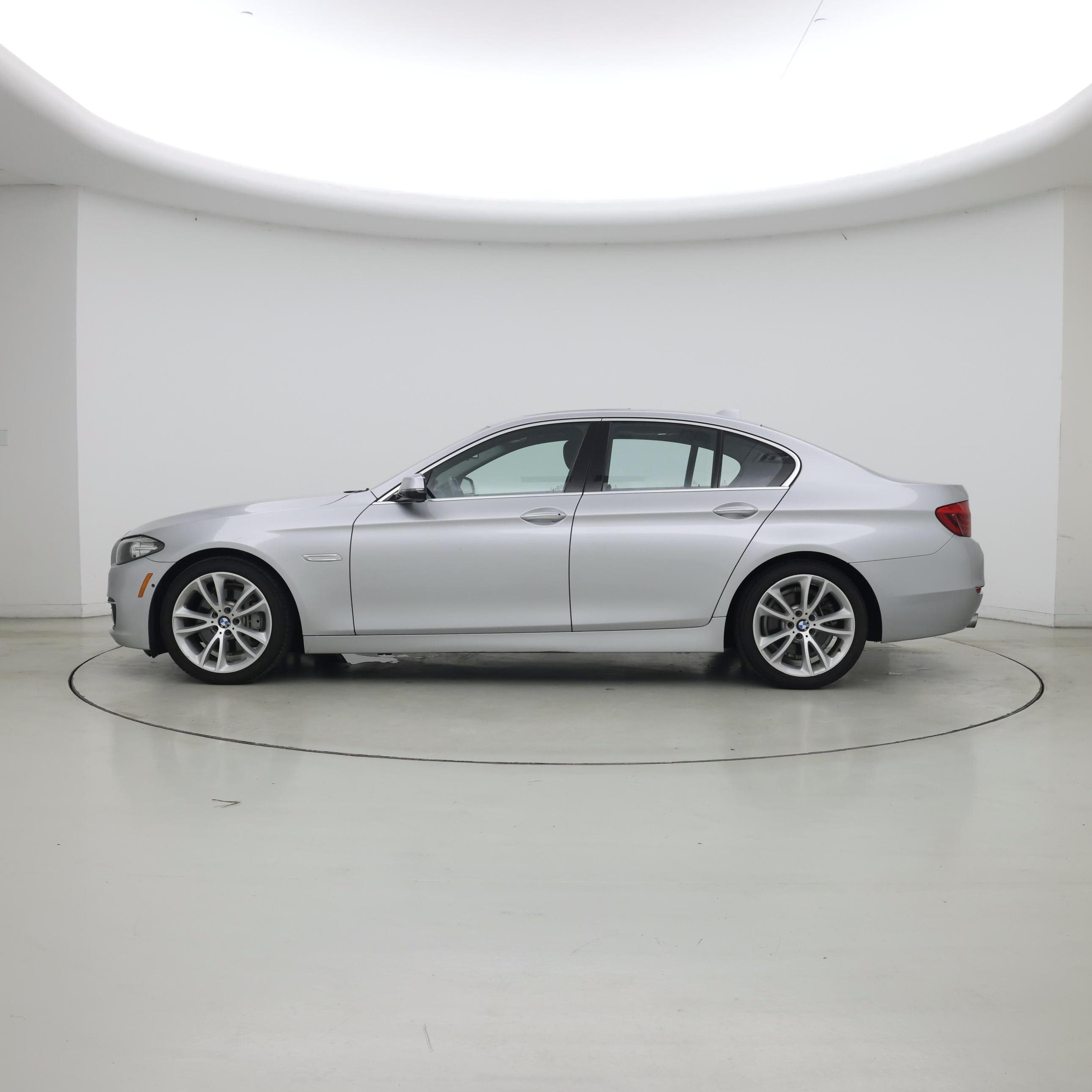 Thumbnail: 2016 BMW 5 Series - 3