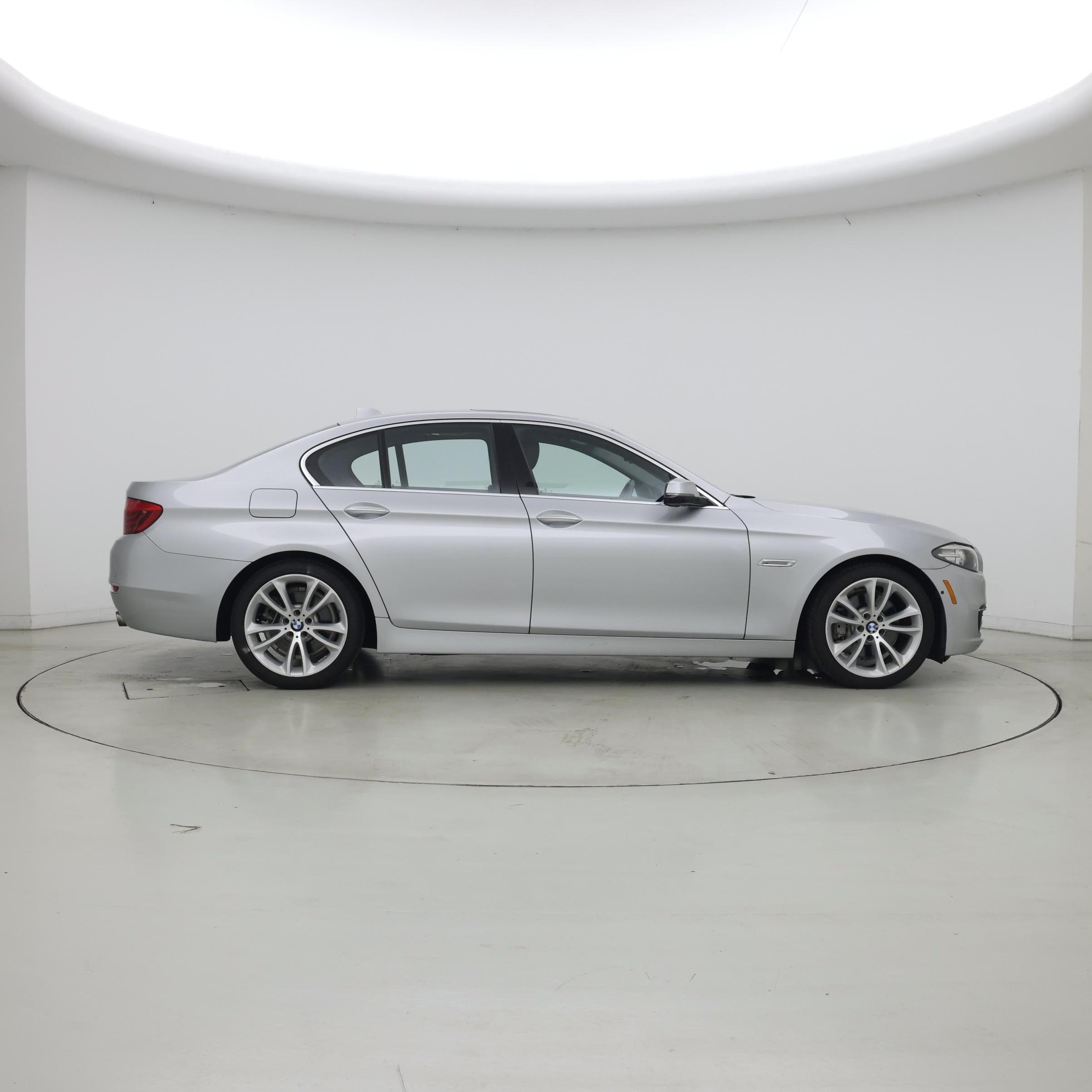 Thumbnail: 2016 BMW 5 Series - 7