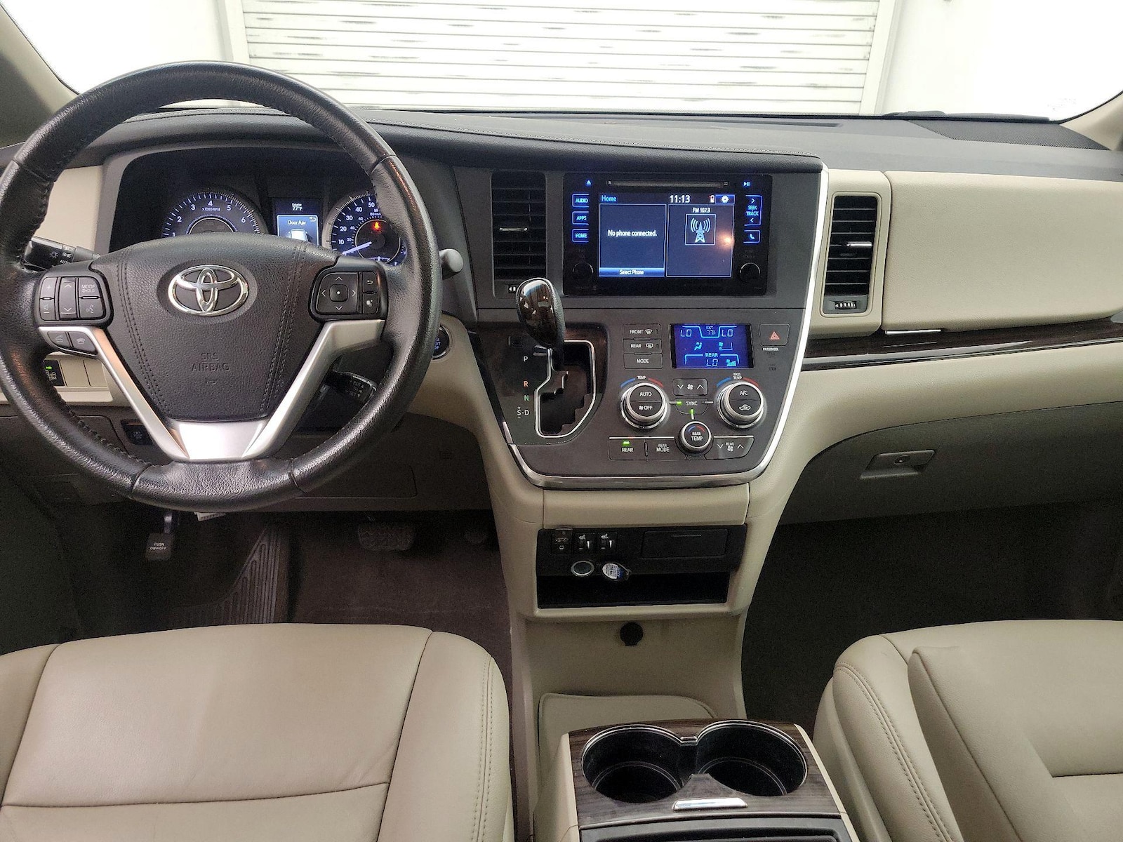 2015 Toyota Sienna XLE - Photo 10