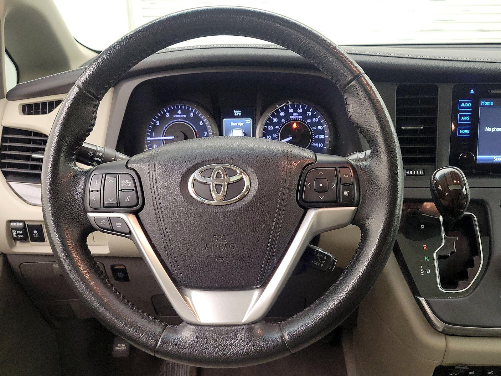 2015 Toyota Sienna XLE - Photo 11