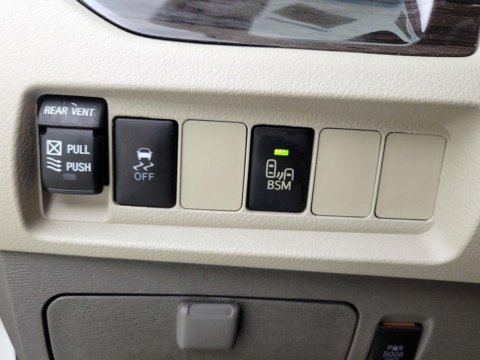 2015 Toyota Sienna XLE - Photo 14
