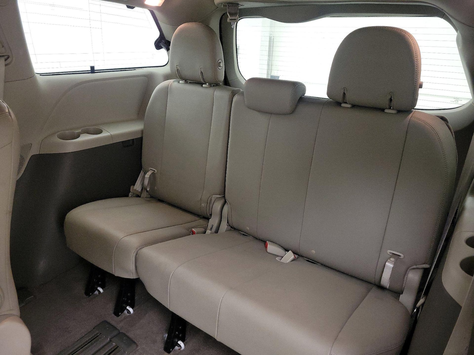 2015 Toyota Sienna XLE - Photo 22
