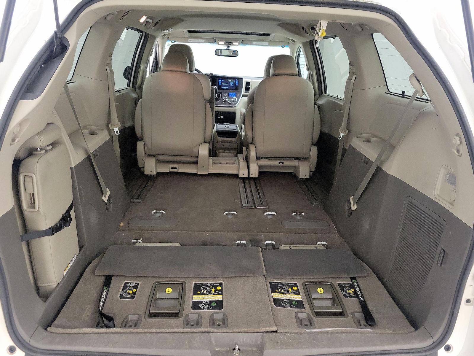 2015 Toyota Sienna XLE - Photo 24