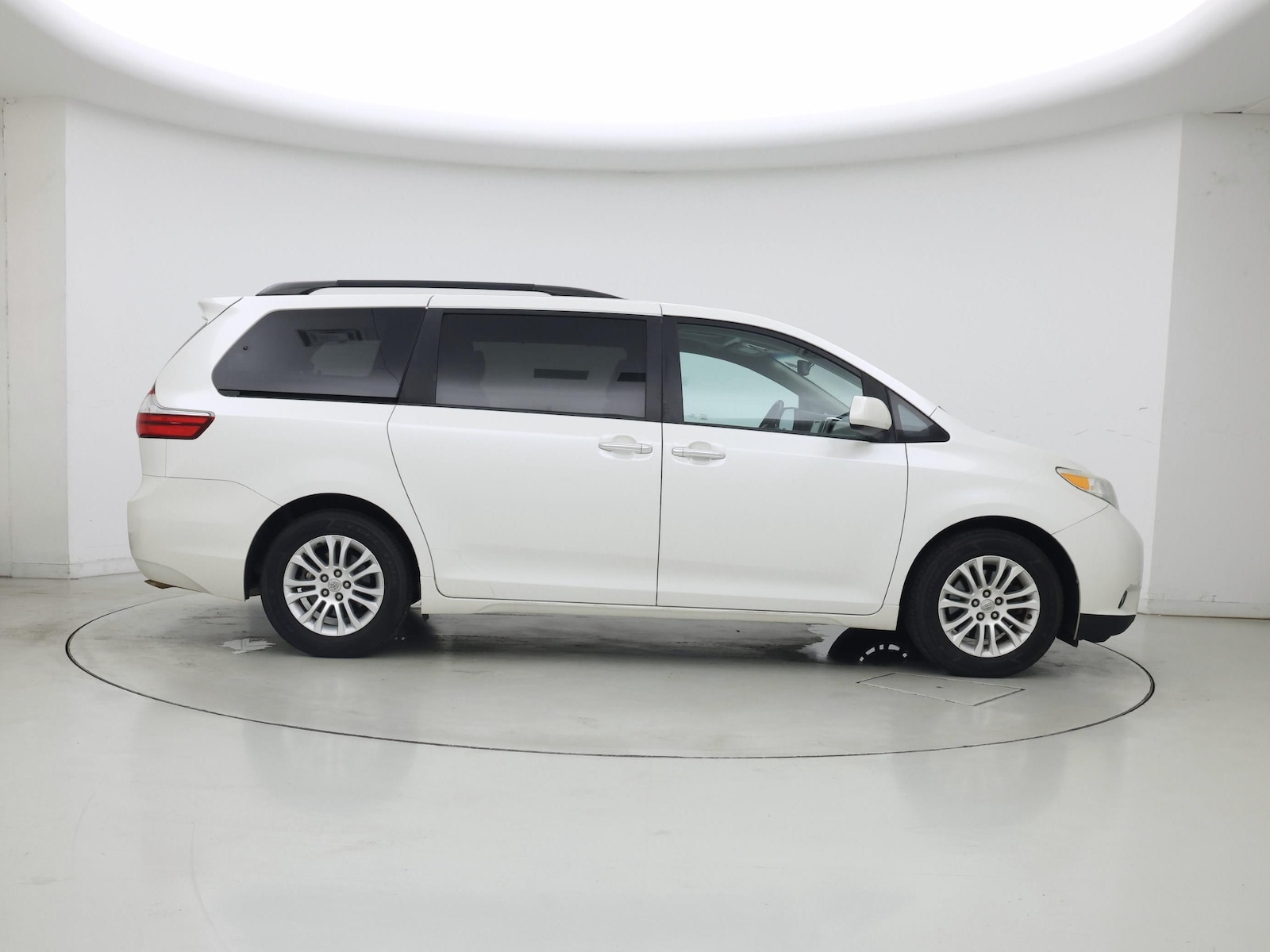 2015 Toyota Sienna XLE - Photo 8