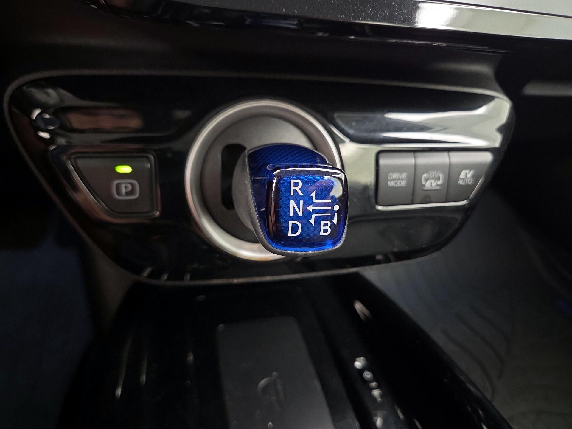 Thumbnail: 2020 Toyota Prius Prime - 18
