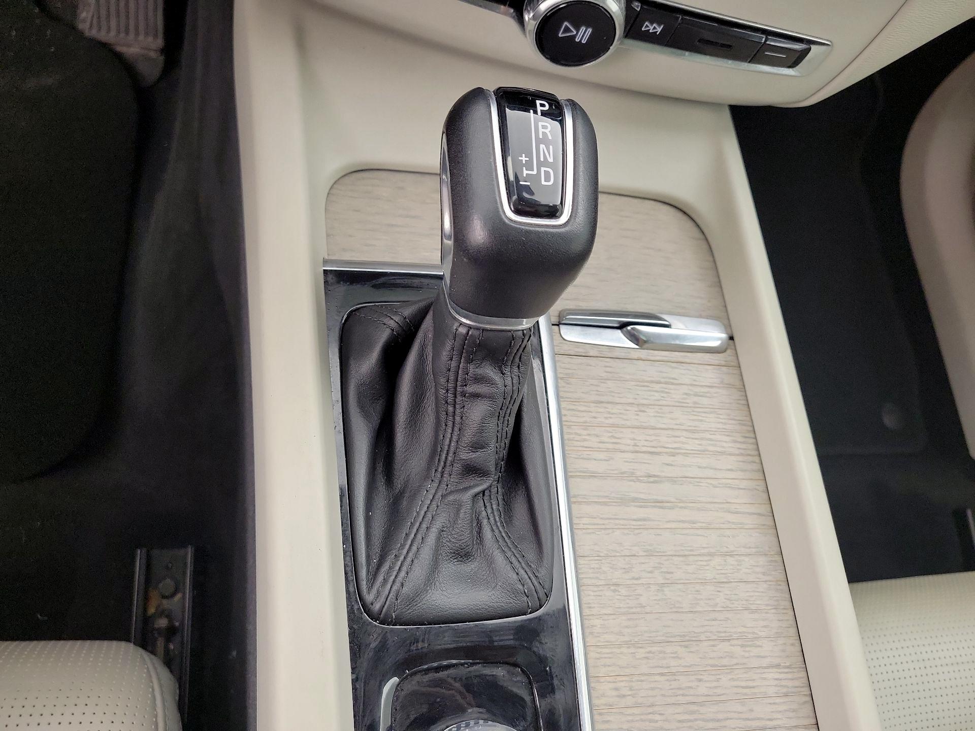 Thumbnail: 2021 Volvo XC60 - 18