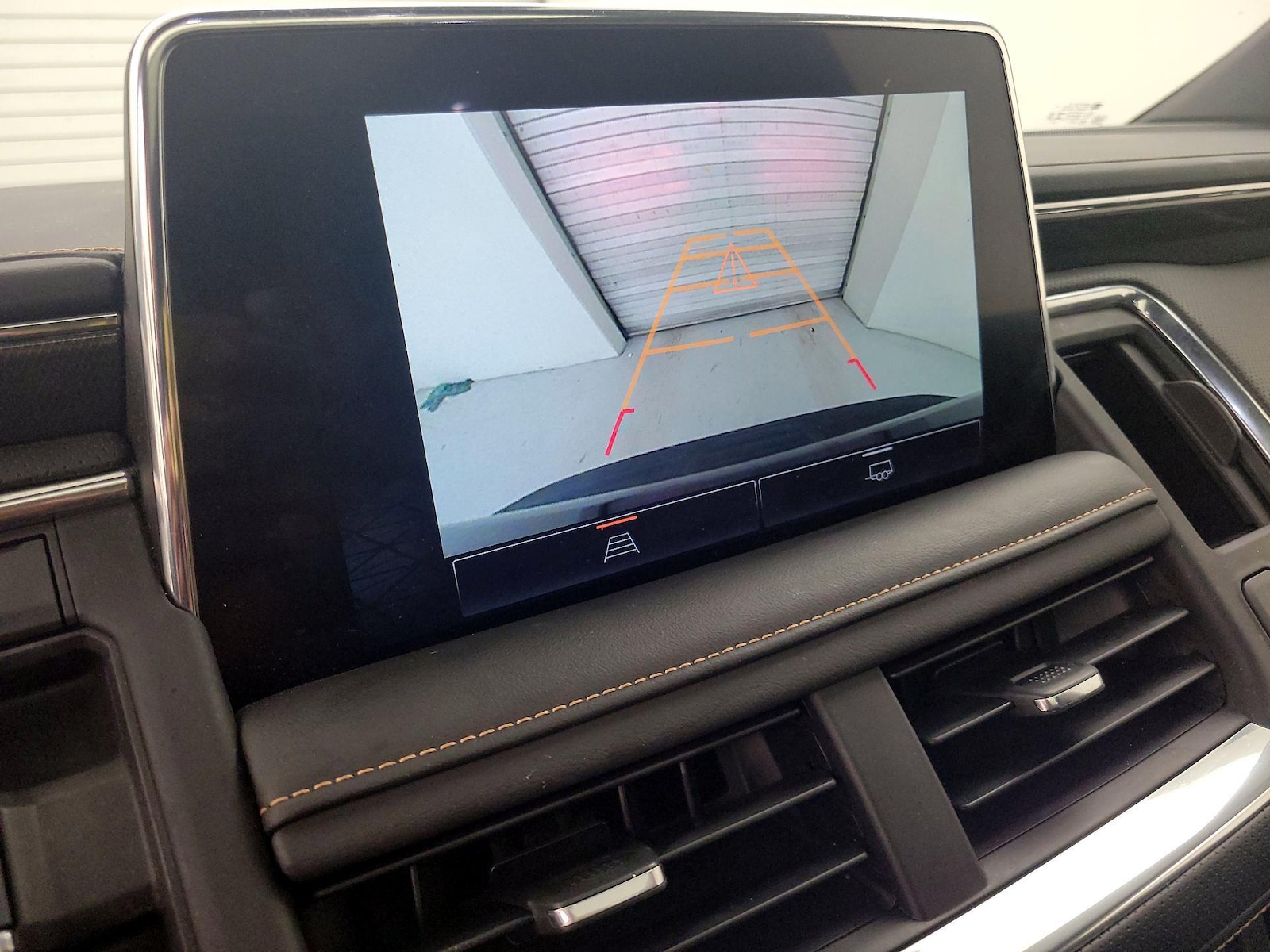 2023 GMC Yukon AT4 - Photo 16