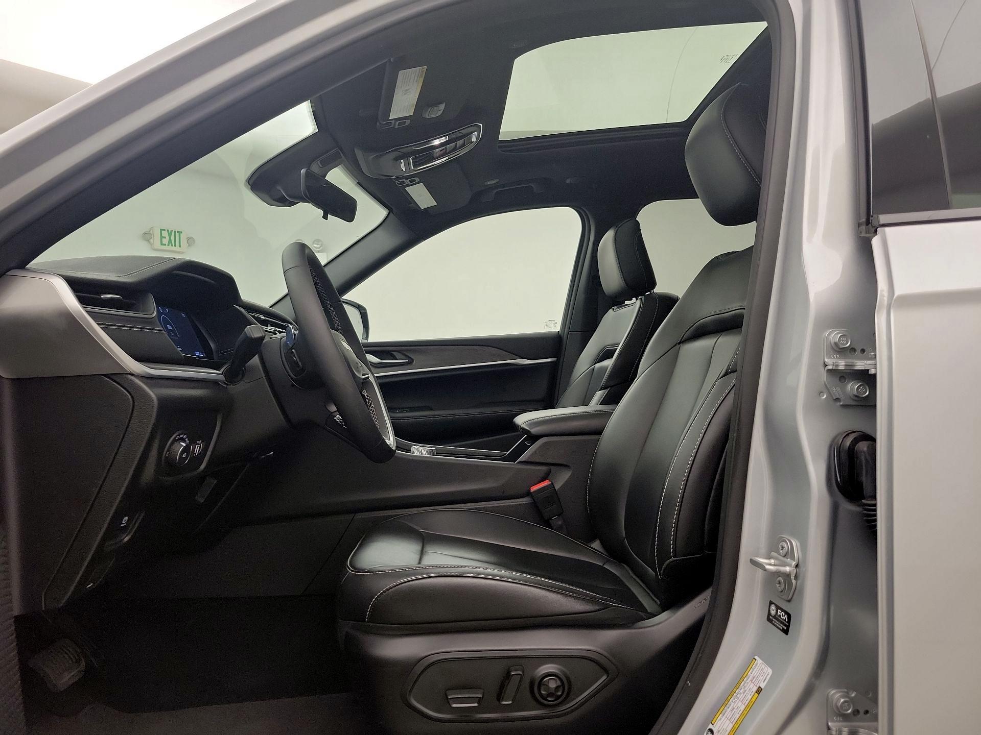 Thumbnail: 2025 Jeep Grand Cherokee L - 20